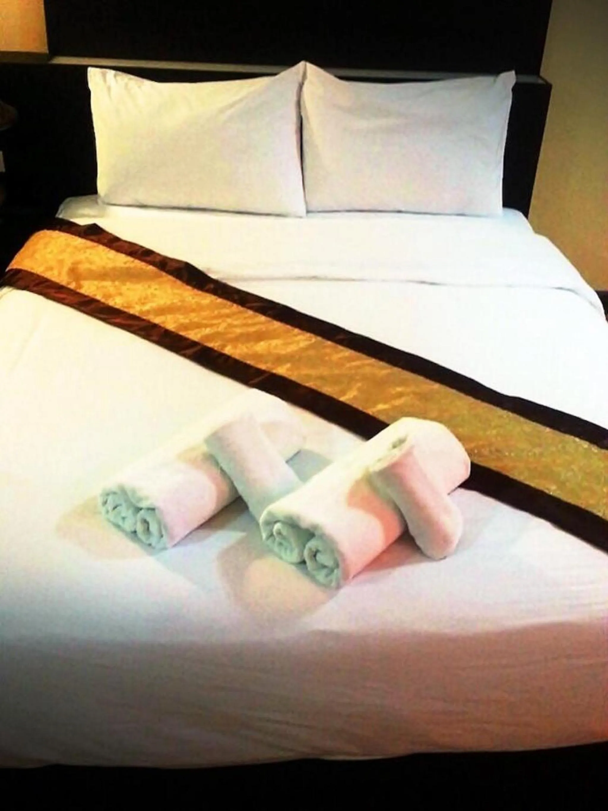 Bed in King Royal Garden Inn