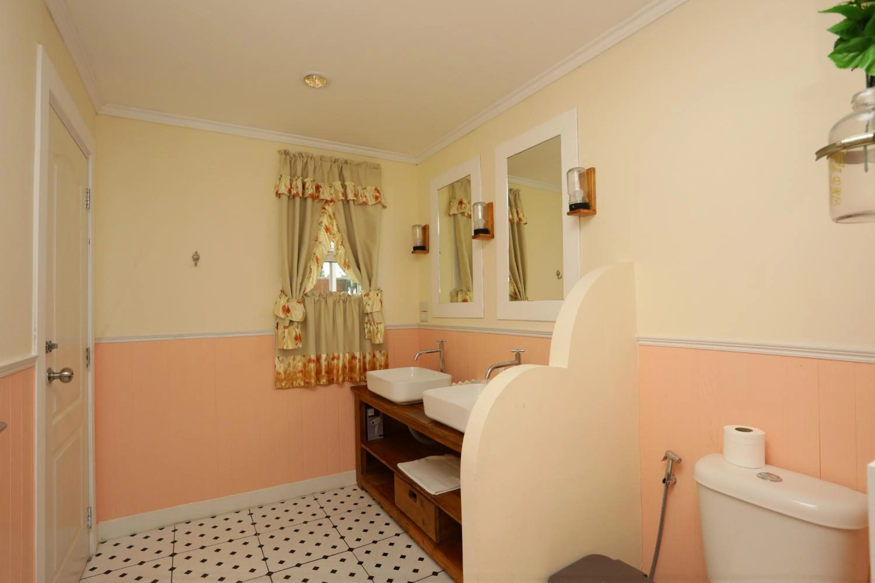 Toilet in Pattaya Paradise Beach Resort