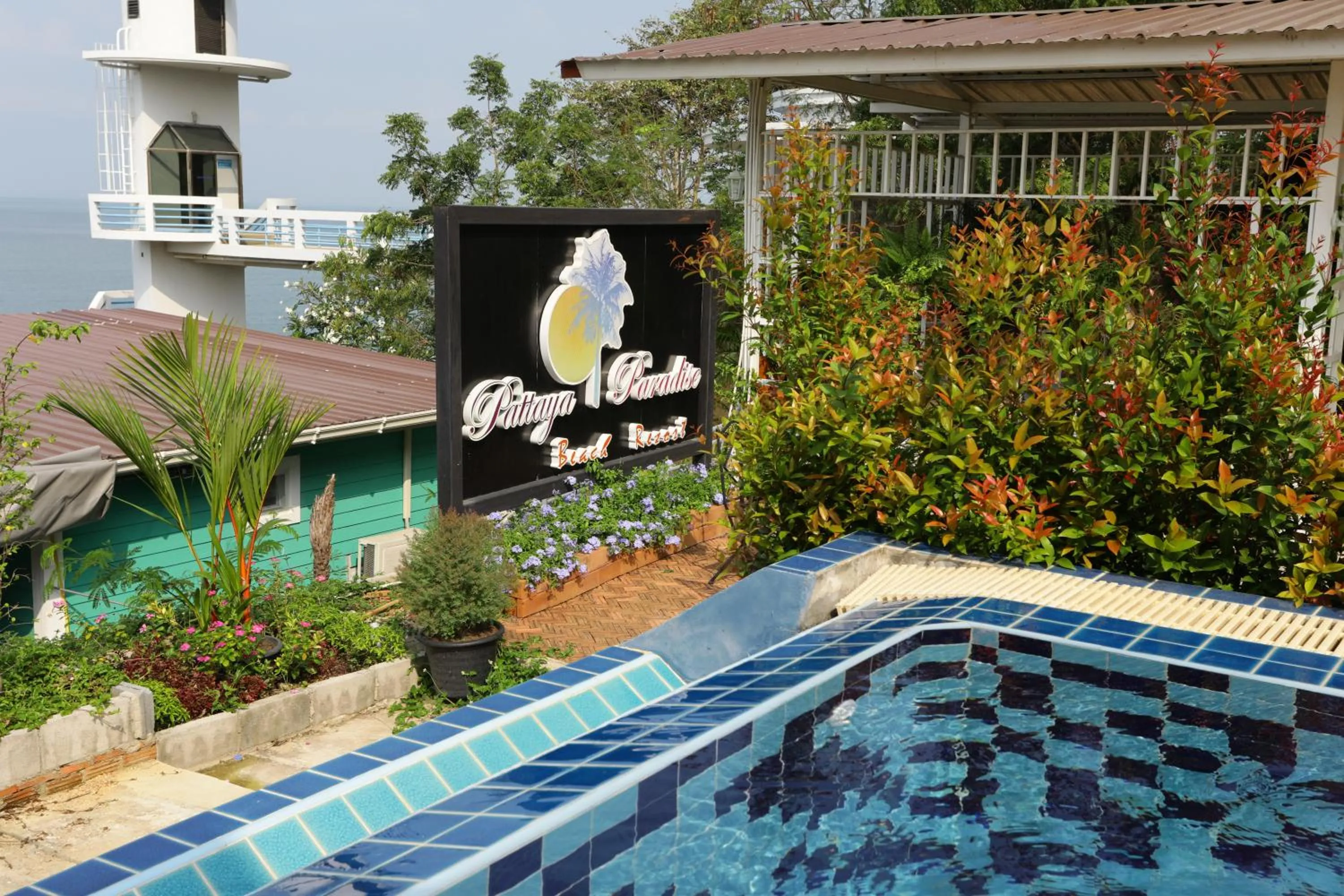 Swimming pool in Pattaya Paradise Beach Resort