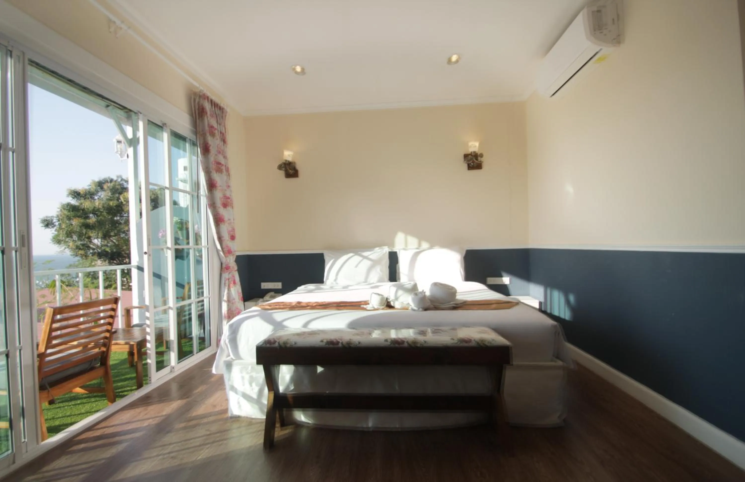 View (from property/room), Bed in Pattaya Paradise Beach Resort