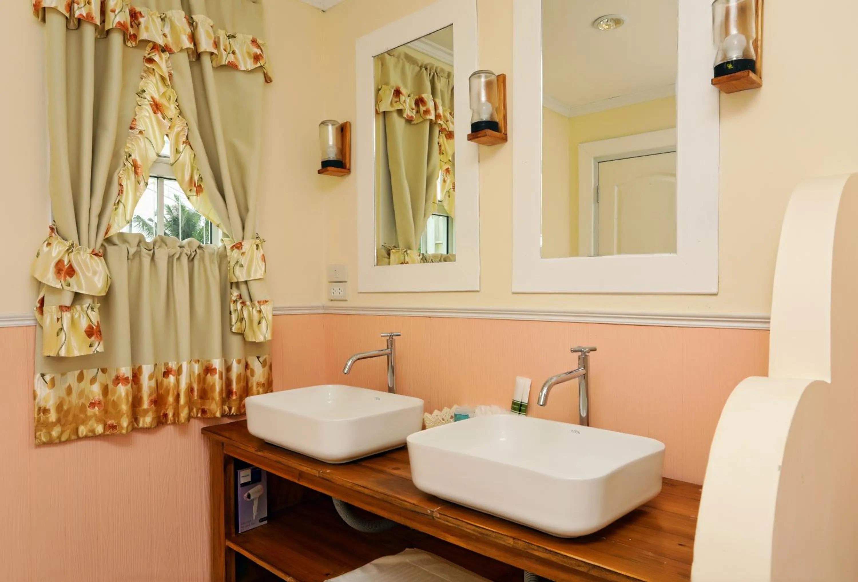 Toilet in Pattaya Paradise Beach Resort