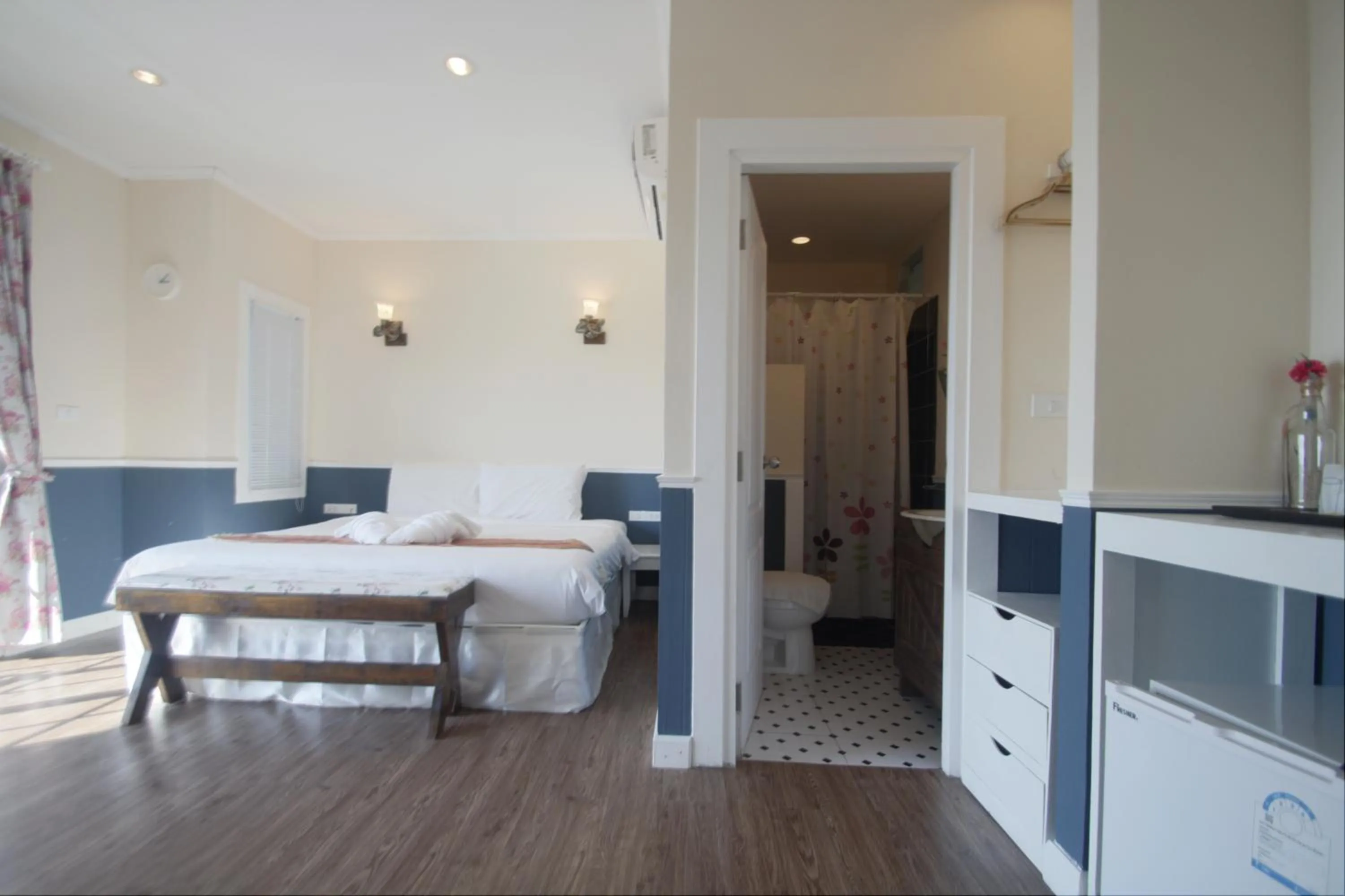 View (from property/room), Bed in Pattaya Paradise Beach Resort