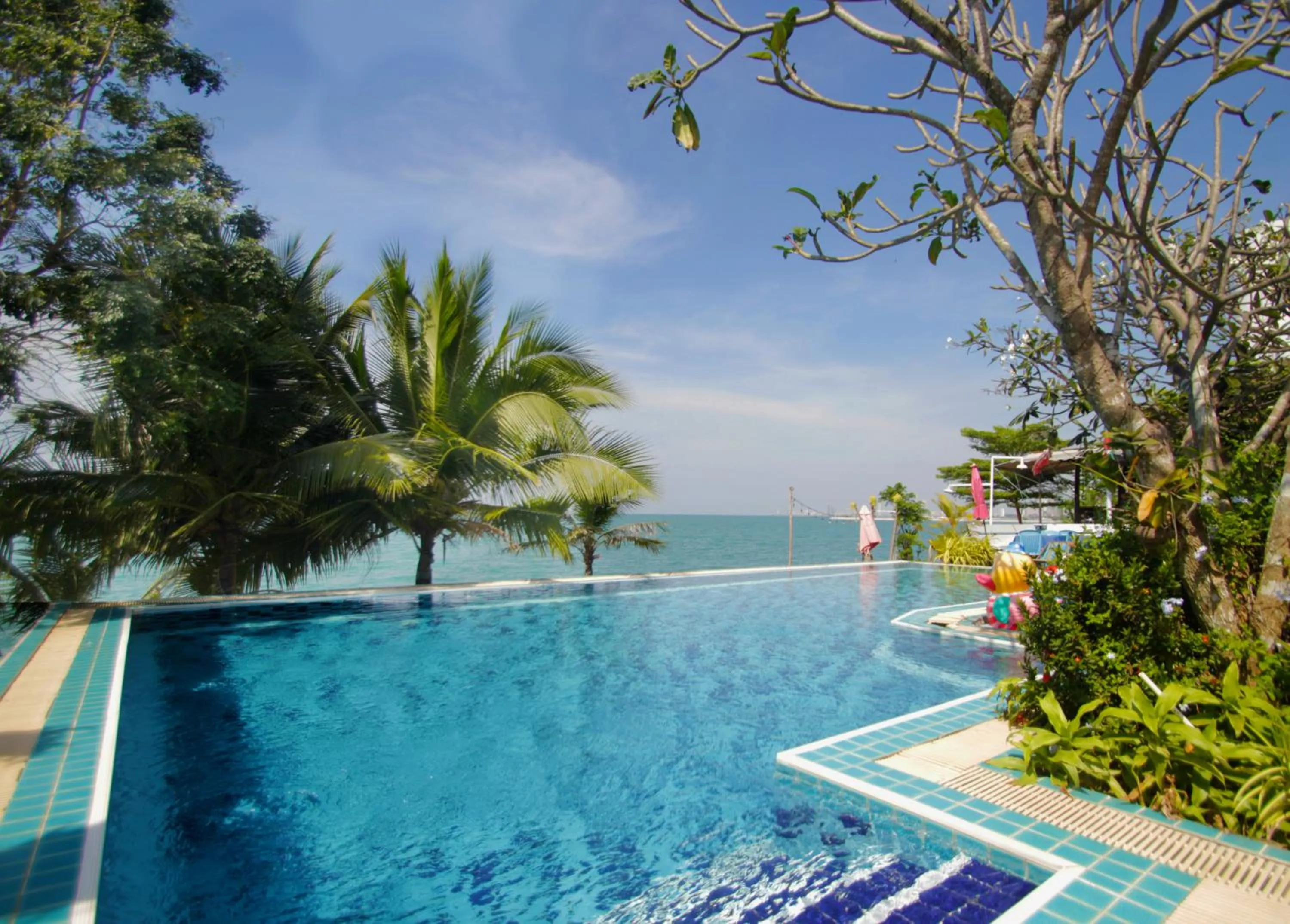 Pool view in Pattaya Paradise Beach Resort