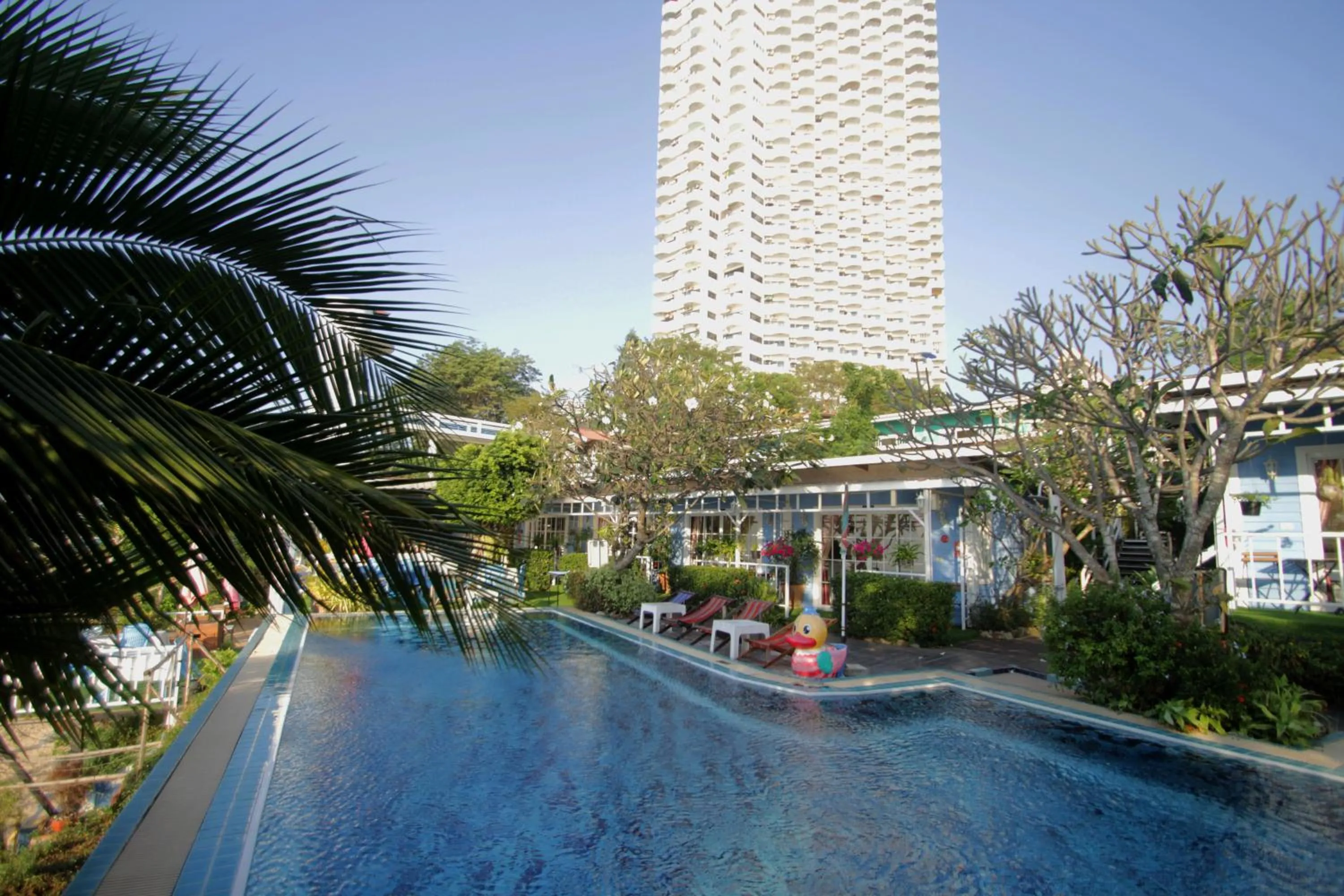 Swimming pool in Pattaya Paradise Beach Resort