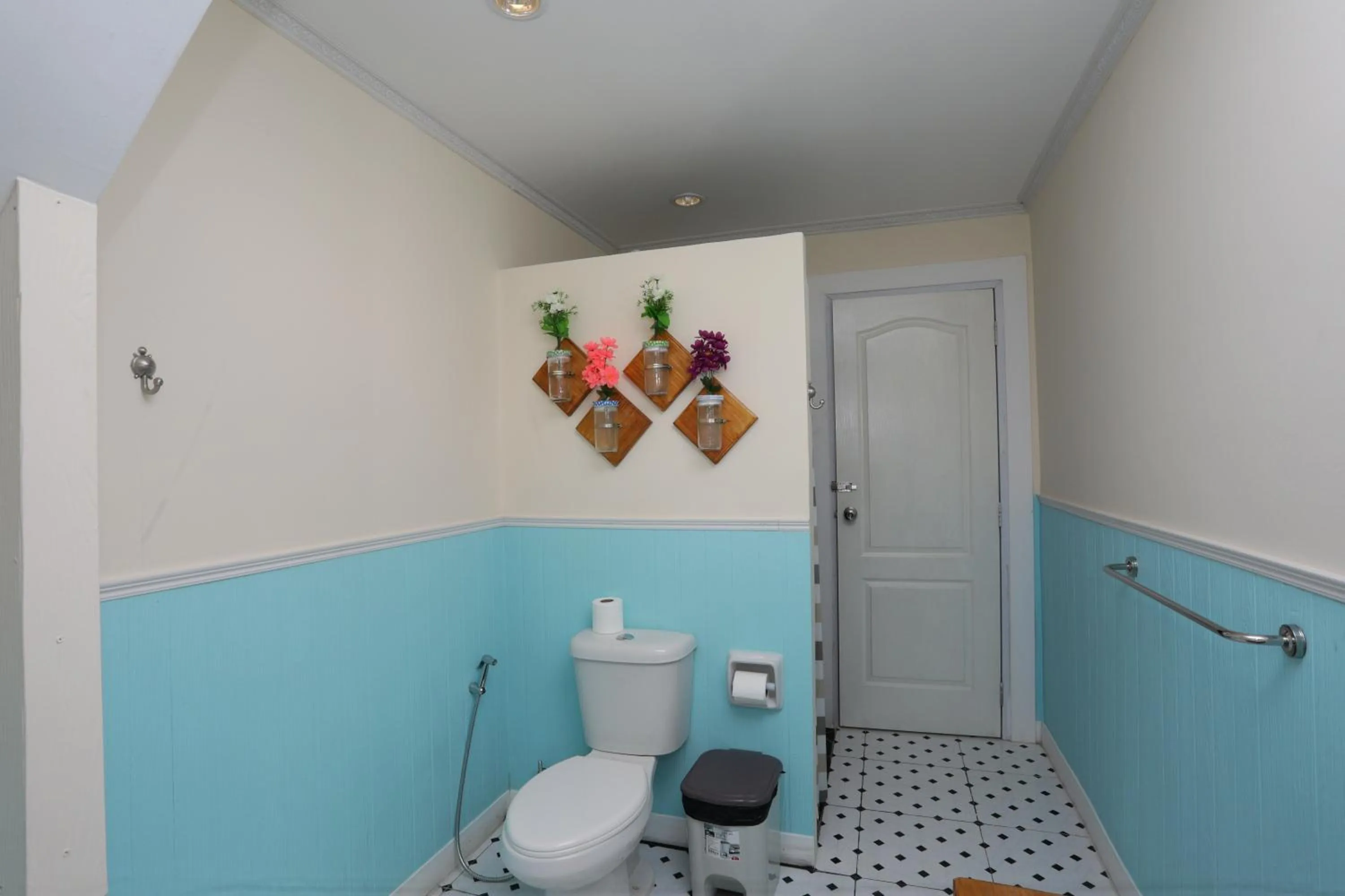 Toilet in Pattaya Paradise Beach Resort