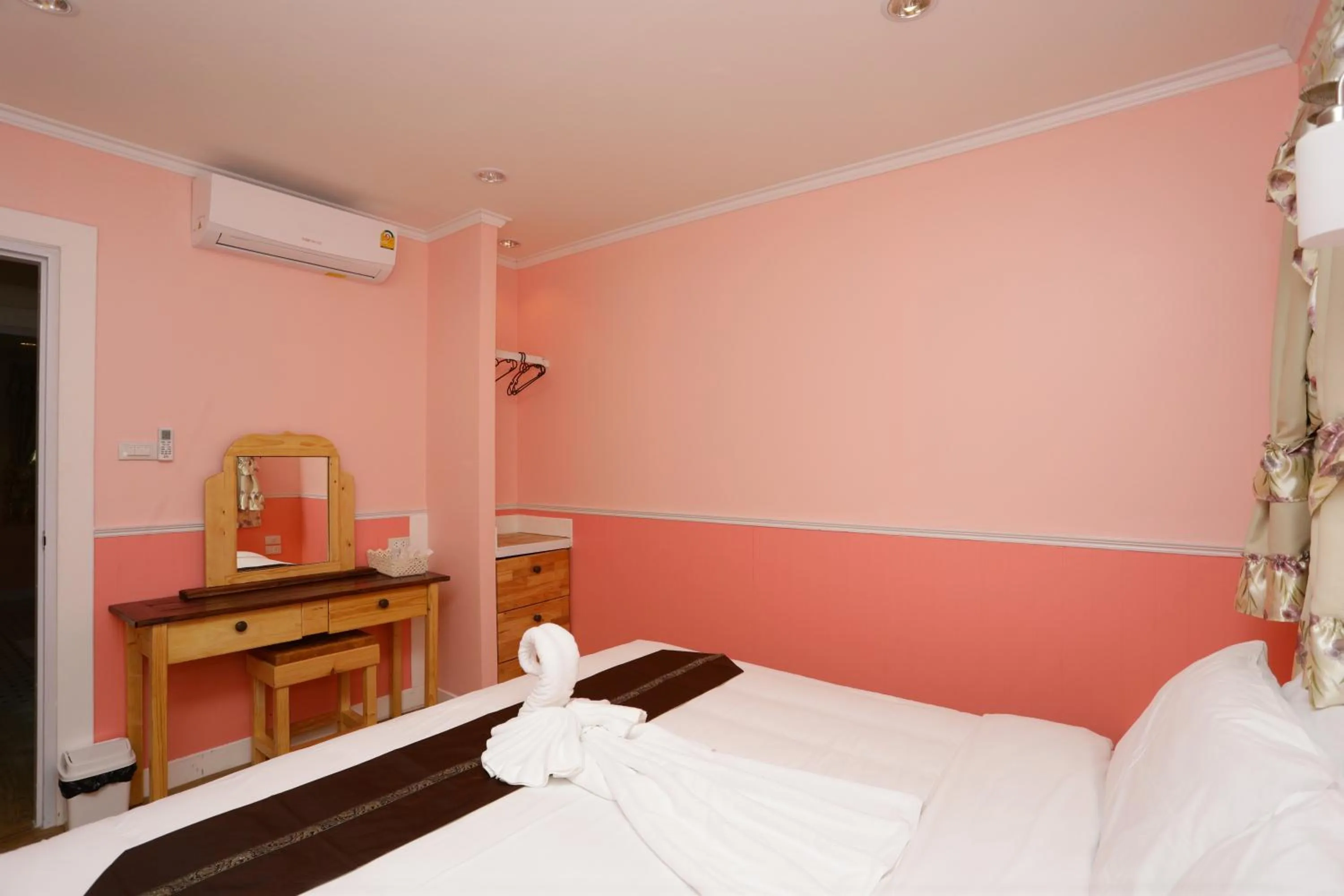 Bed in Pattaya Paradise Beach Resort