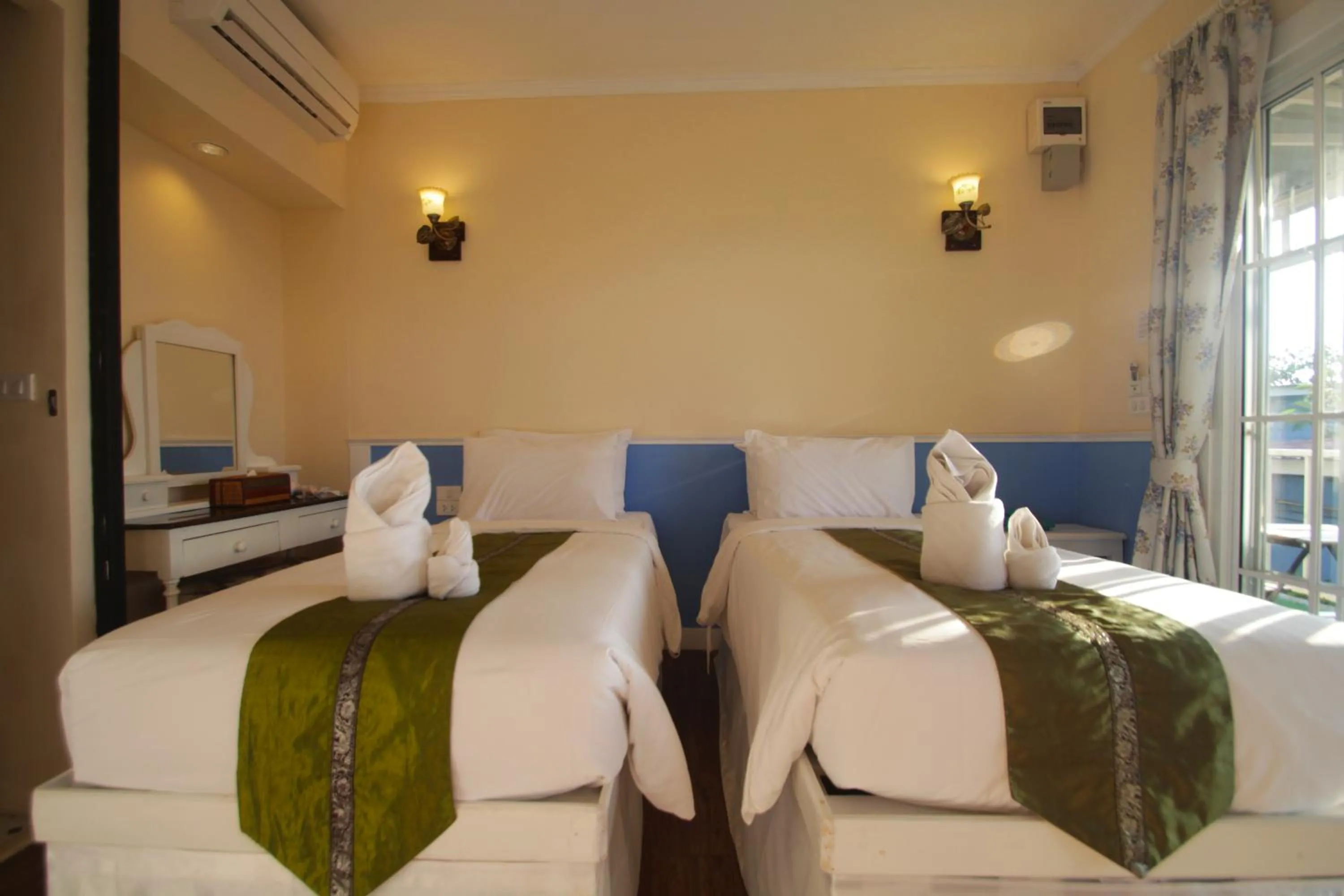 View (from property/room), Bed in Pattaya Paradise Beach Resort