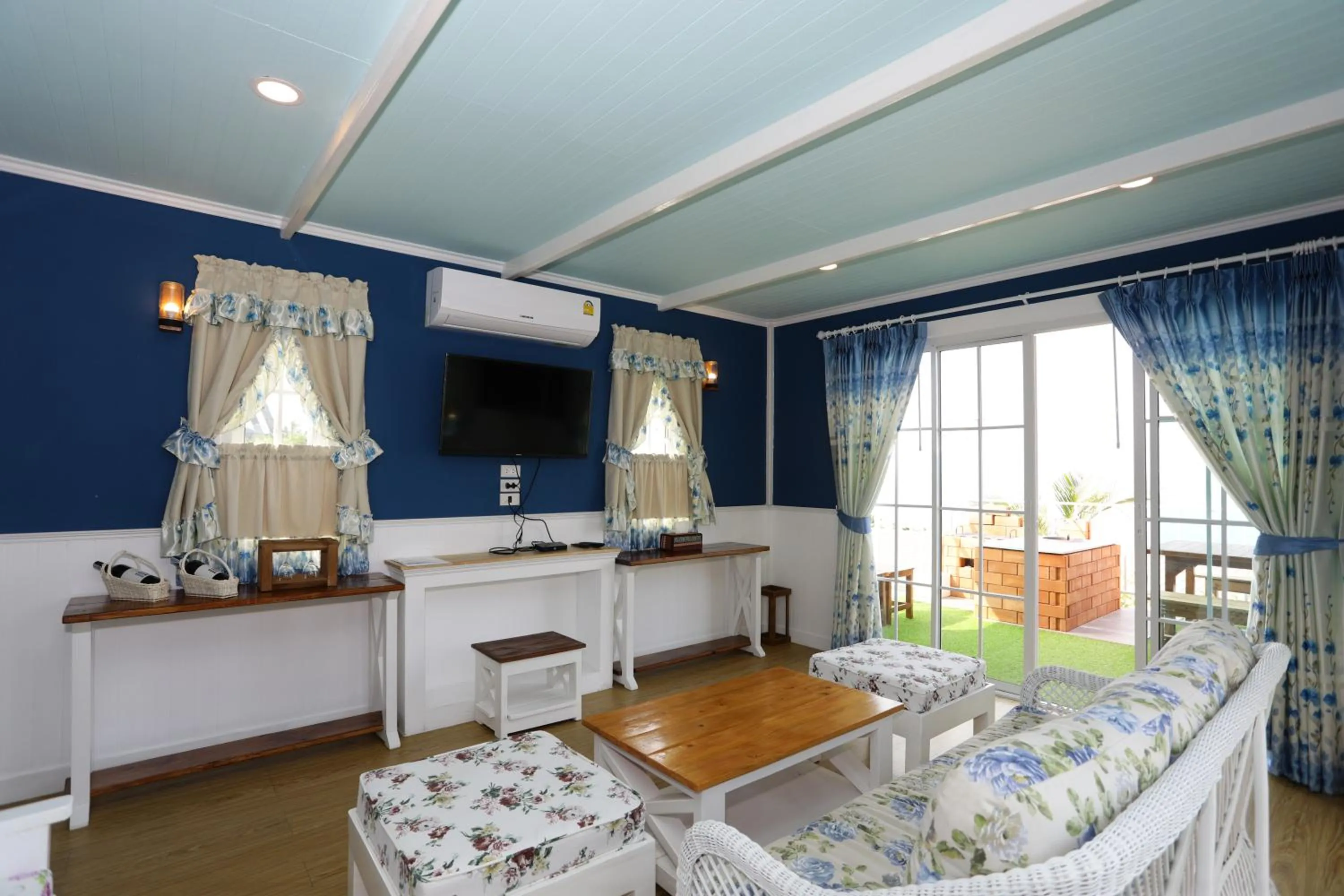 Living room in Pattaya Paradise Beach Resort