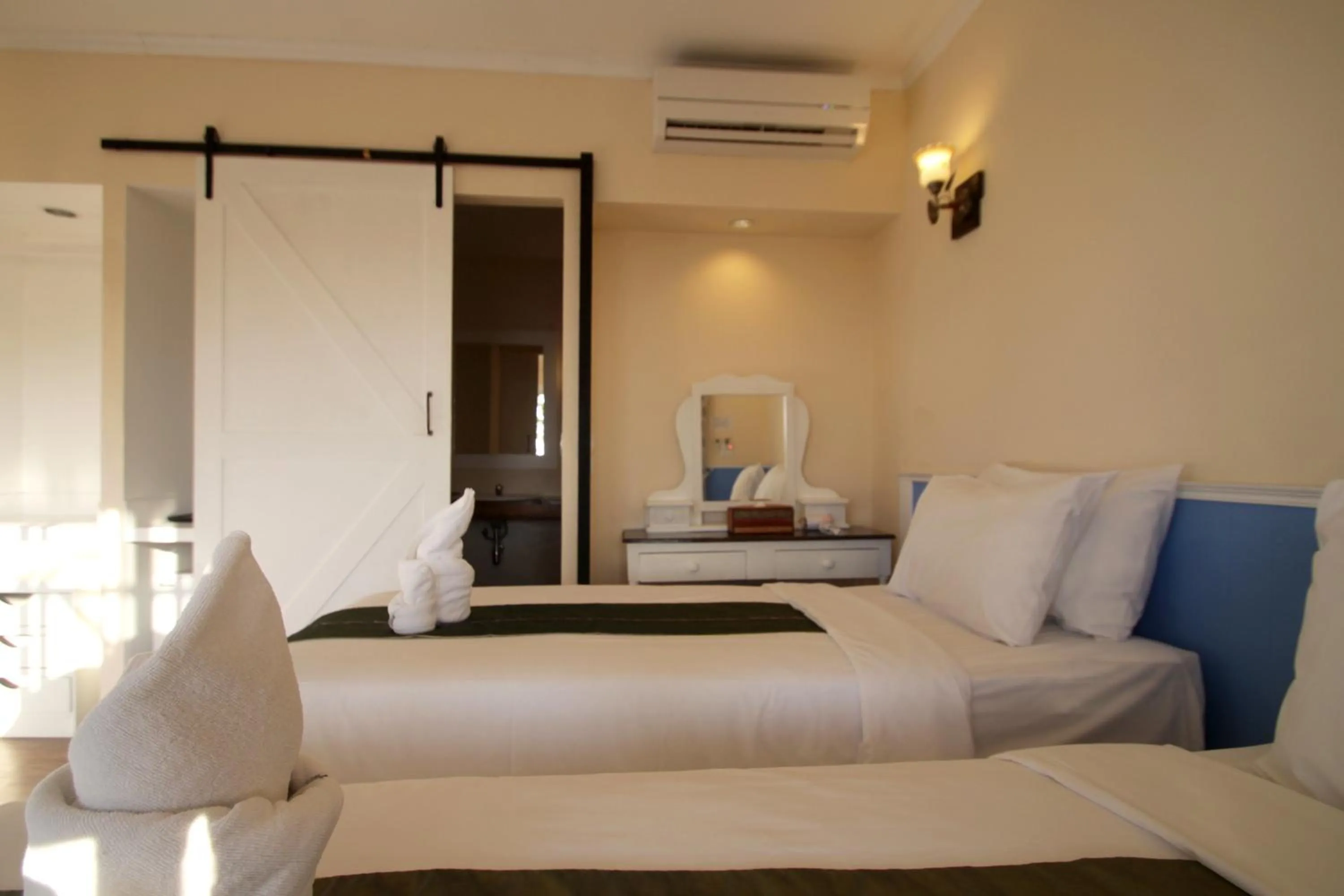 Bedroom, Bed in Pattaya Paradise Beach Resort