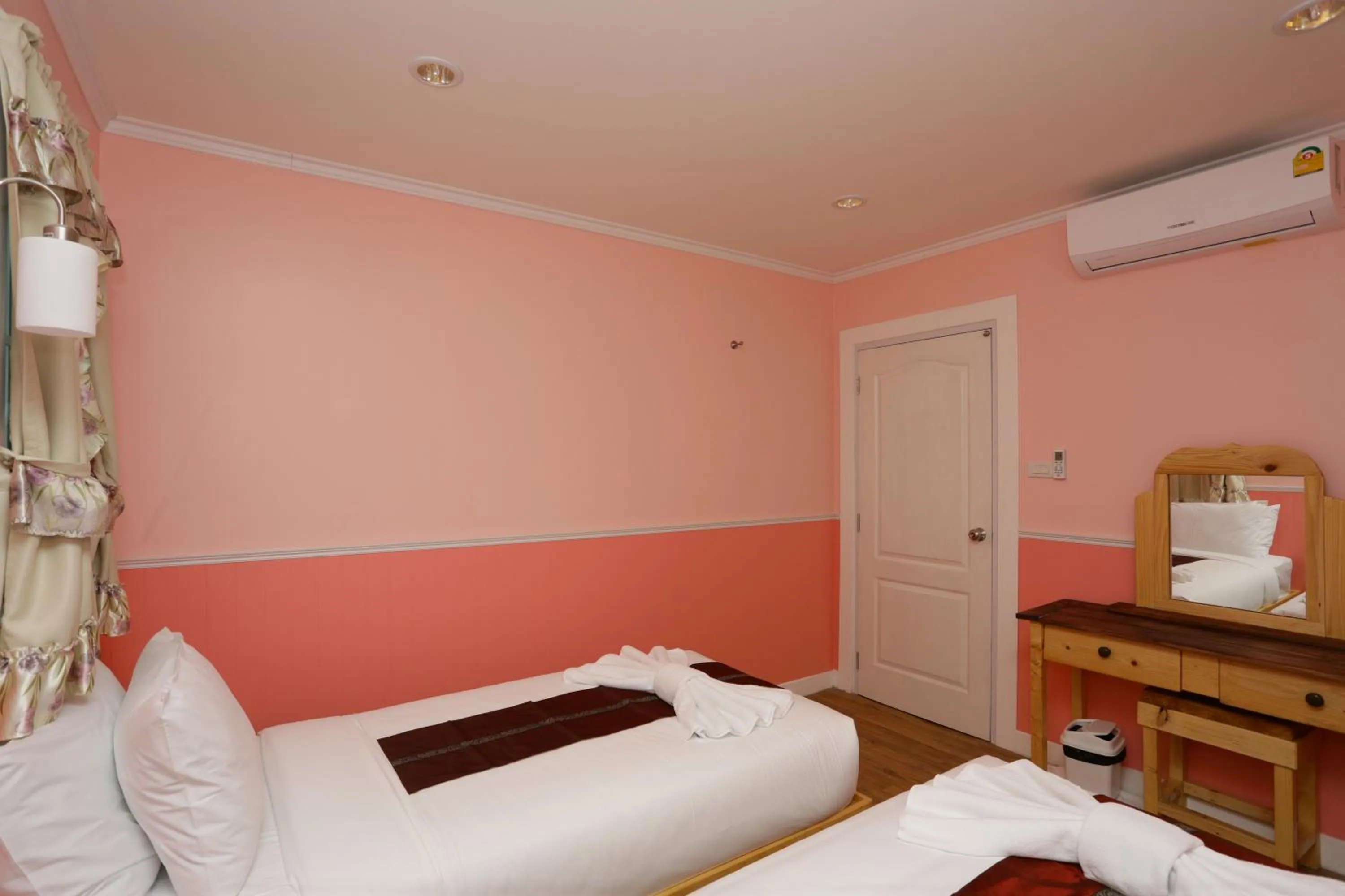 Bed in Pattaya Paradise Beach Resort