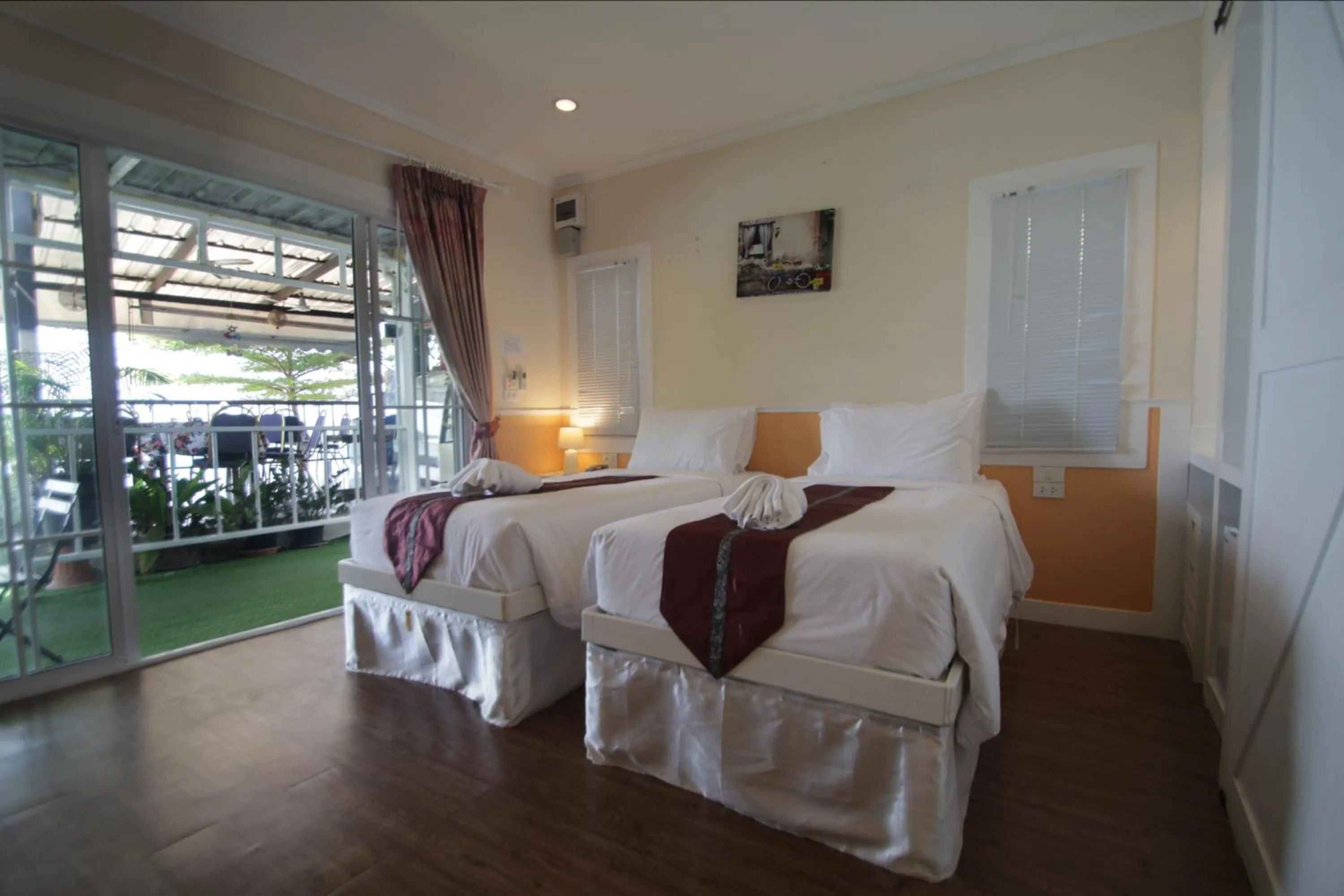 View (from property/room), Bed in Pattaya Paradise Beach Resort