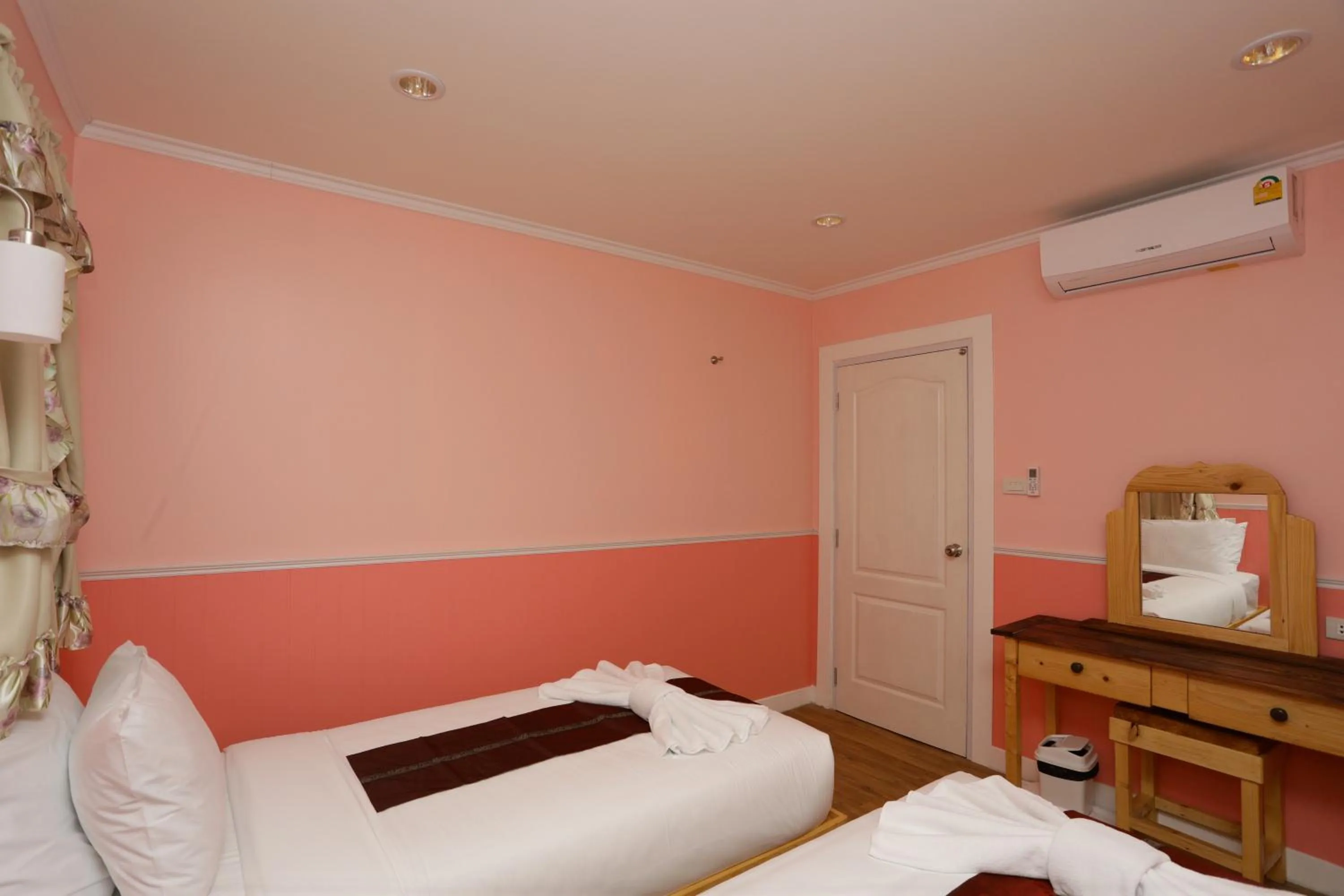 Bed in Pattaya Paradise Beach Resort