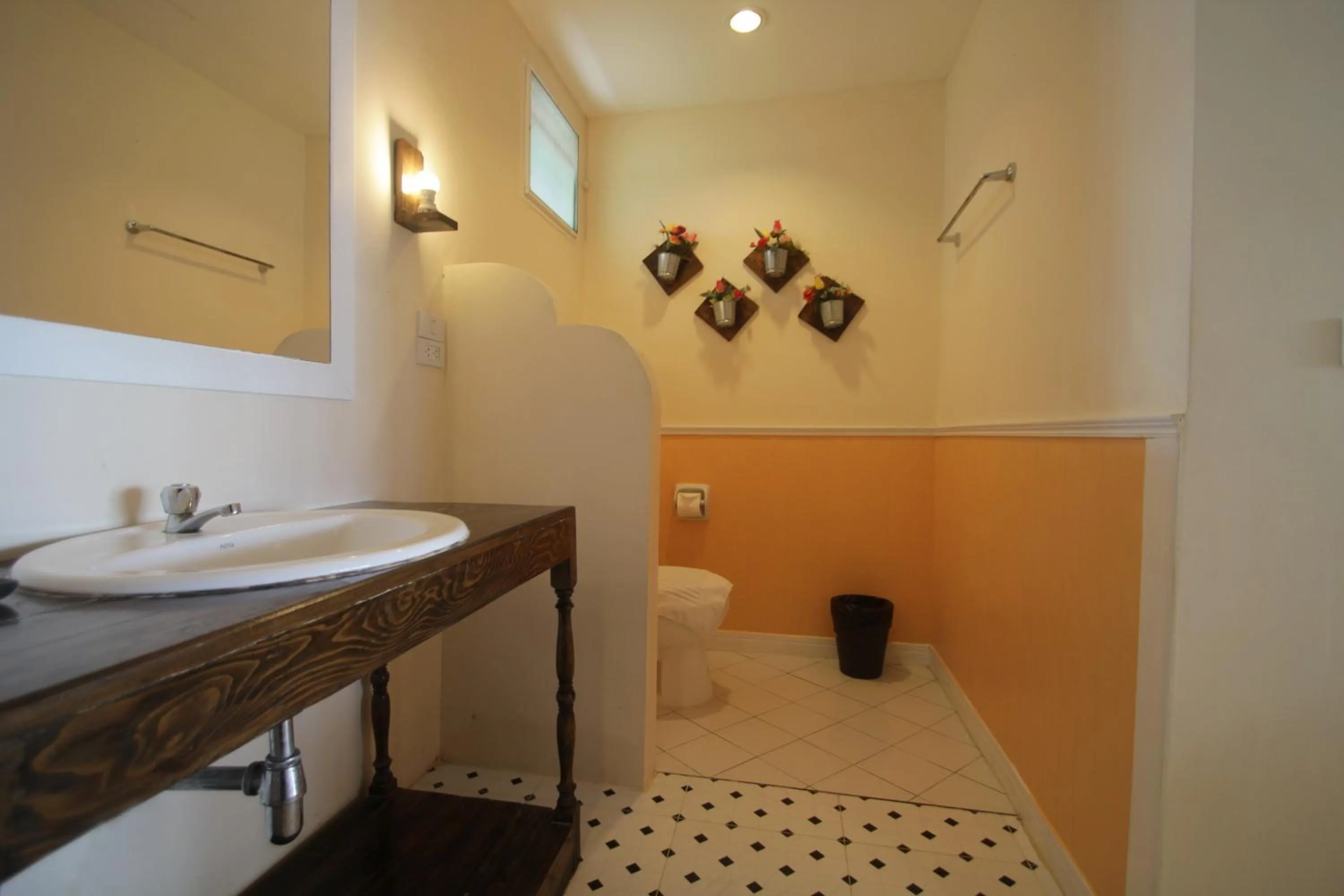 Toilet in Pattaya Paradise Beach Resort