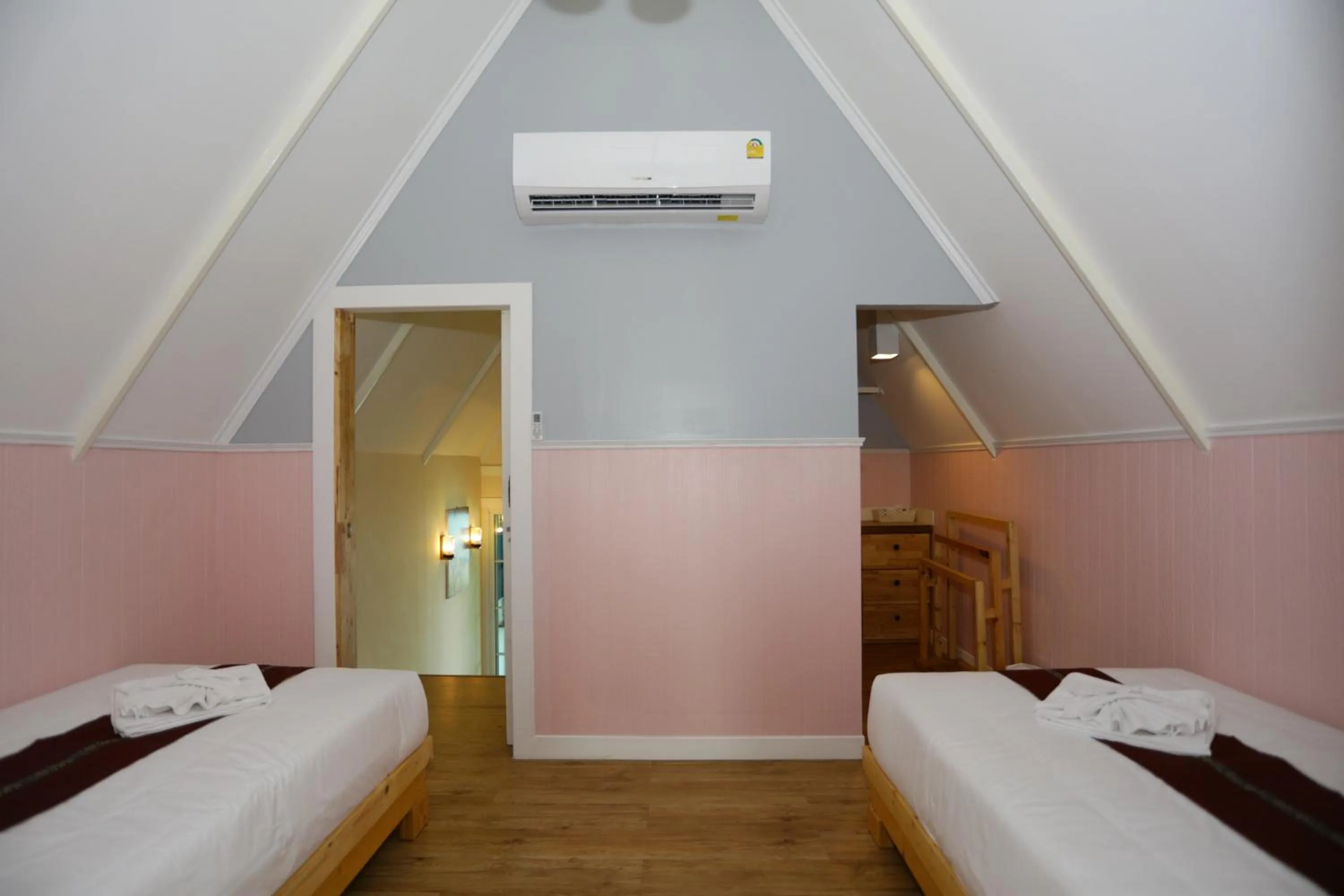 Bed in Pattaya Paradise Beach Resort