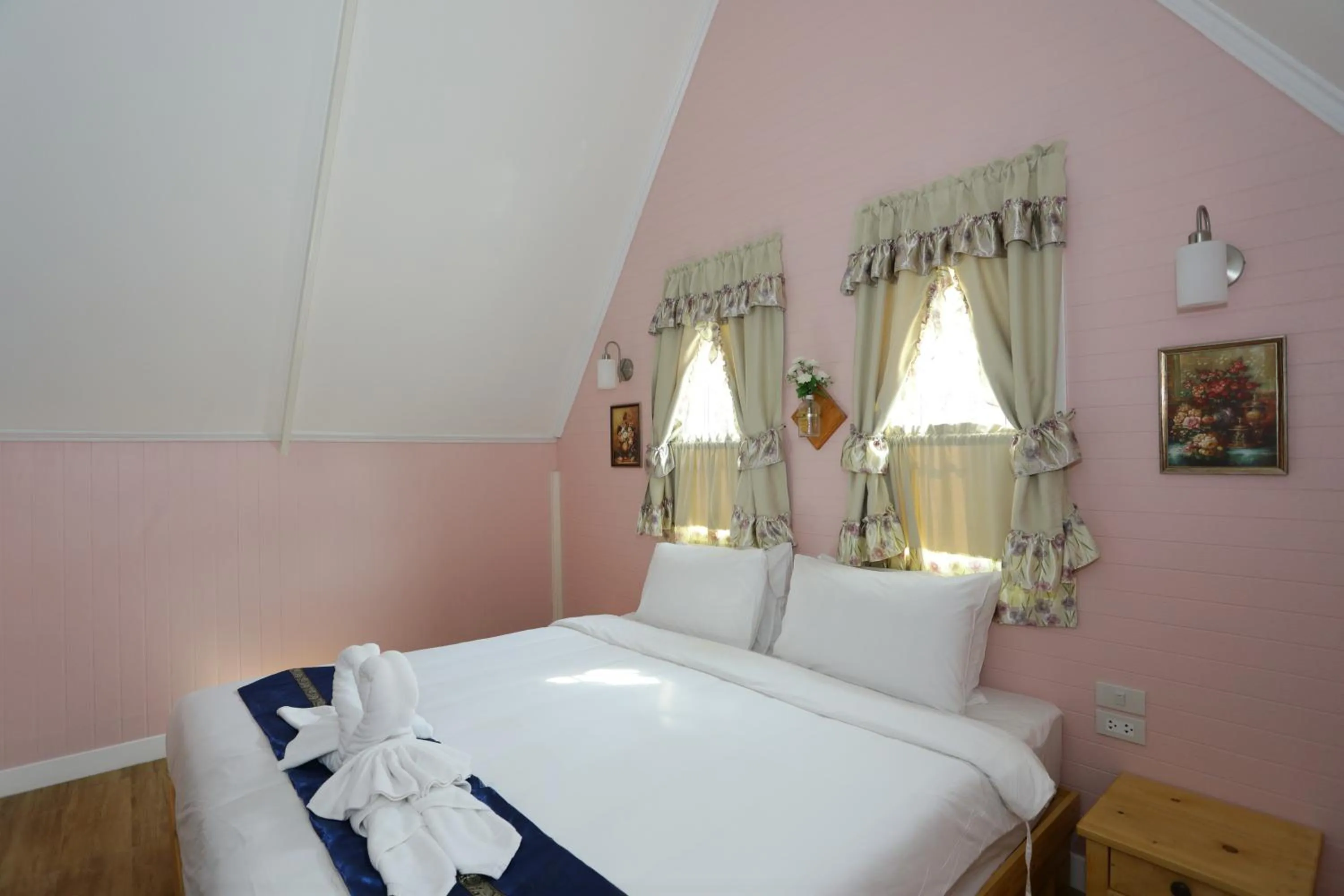 Bed in Pattaya Paradise Beach Resort