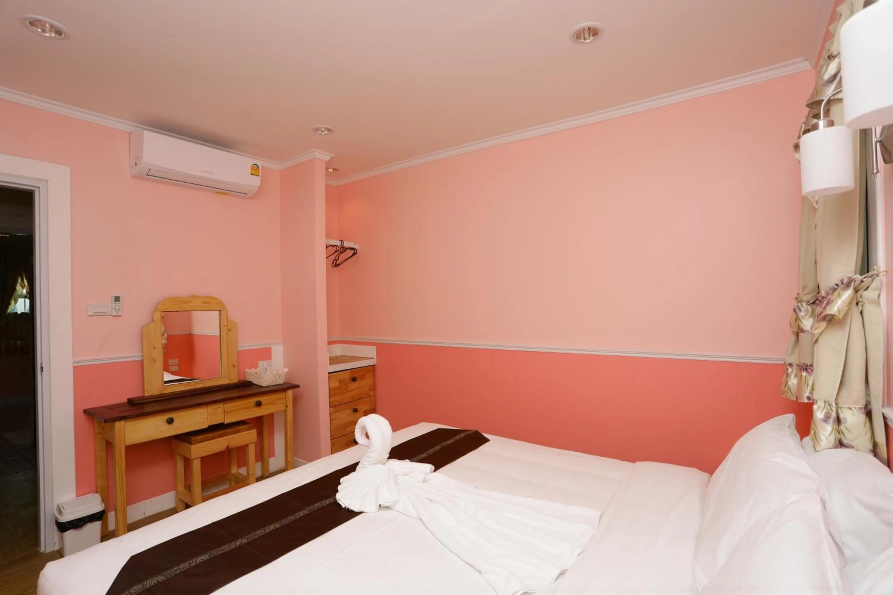 Bed in Pattaya Paradise Beach Resort