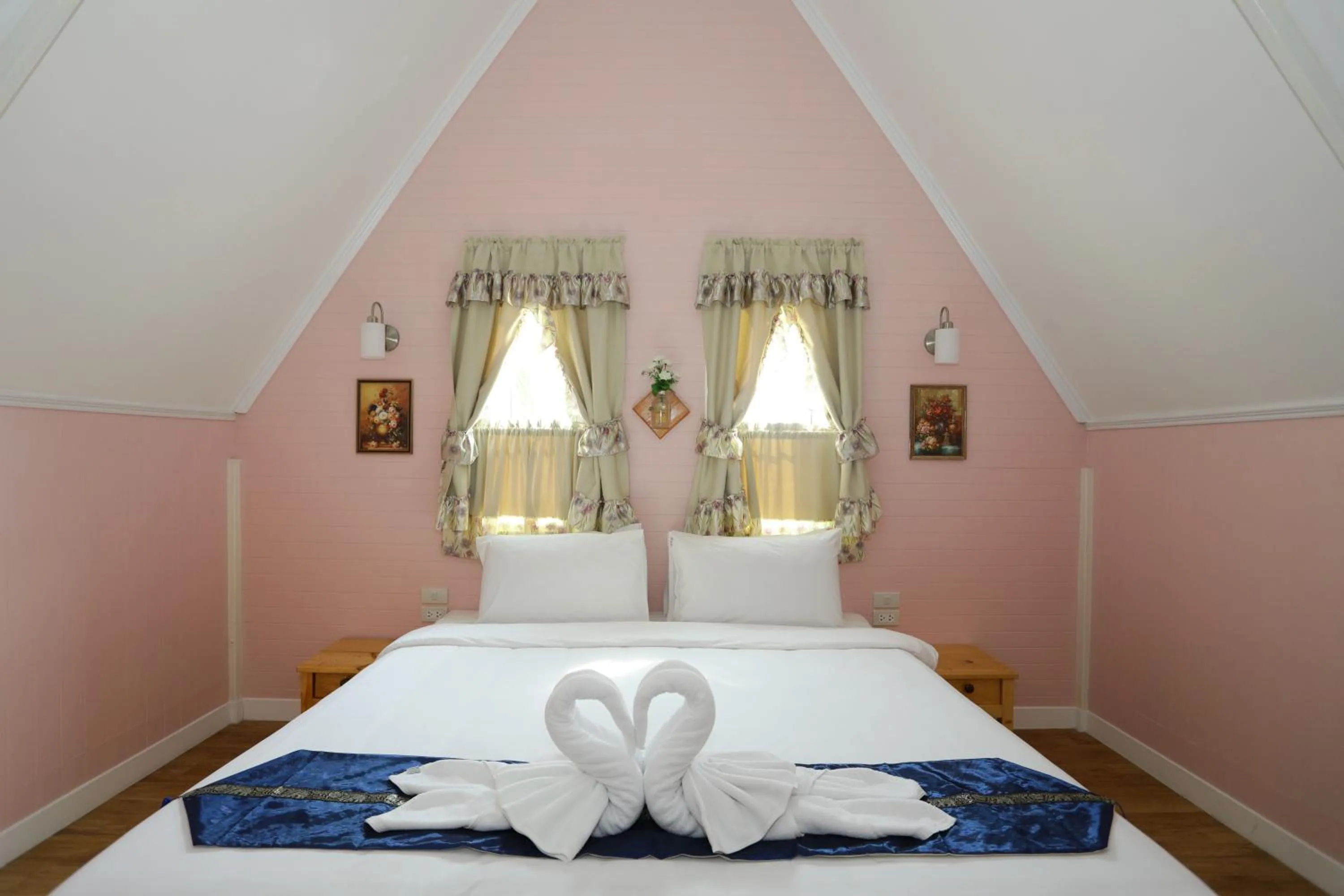 Bed in Pattaya Paradise Beach Resort