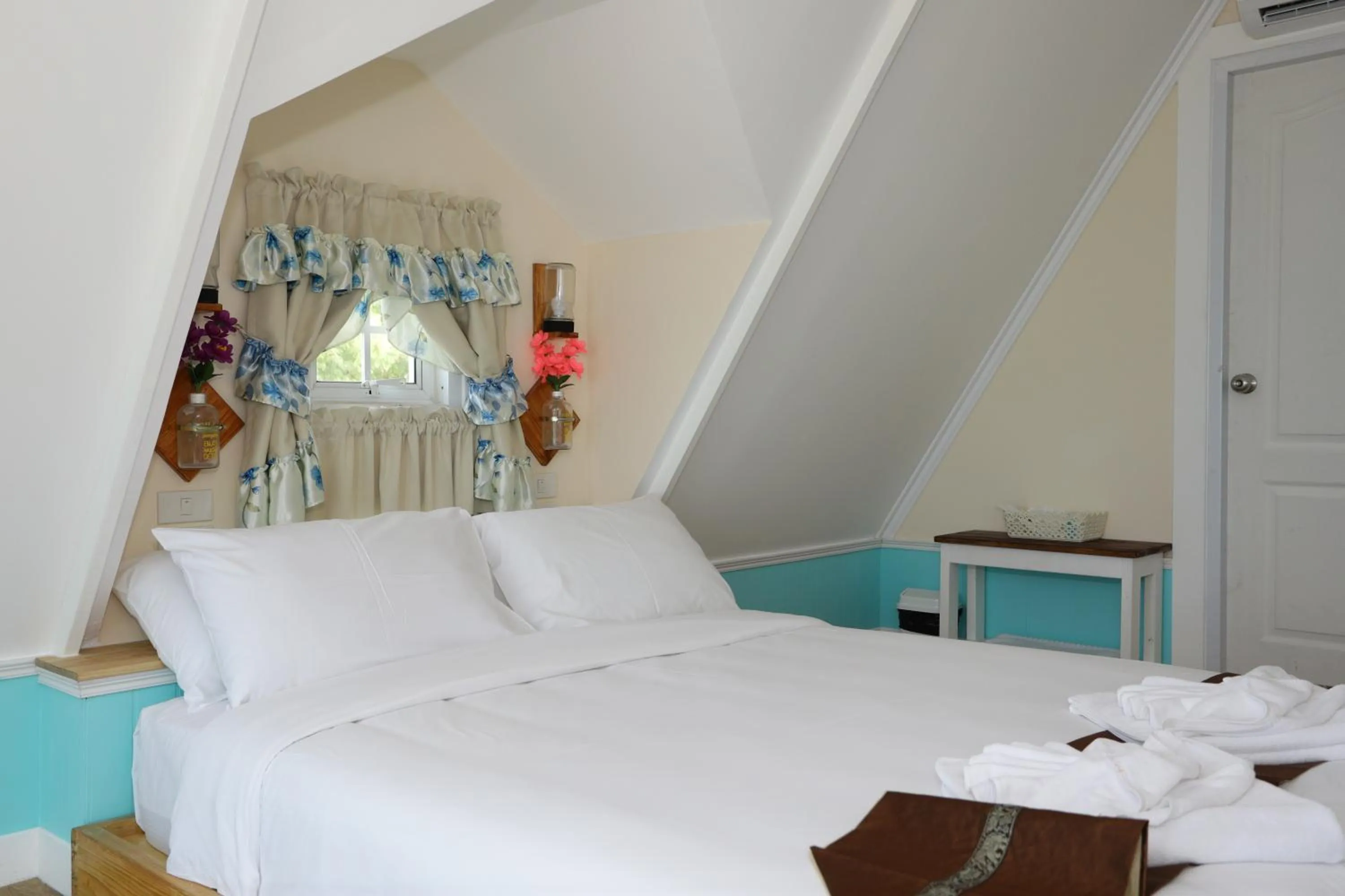 Bed in Pattaya Paradise Beach Resort