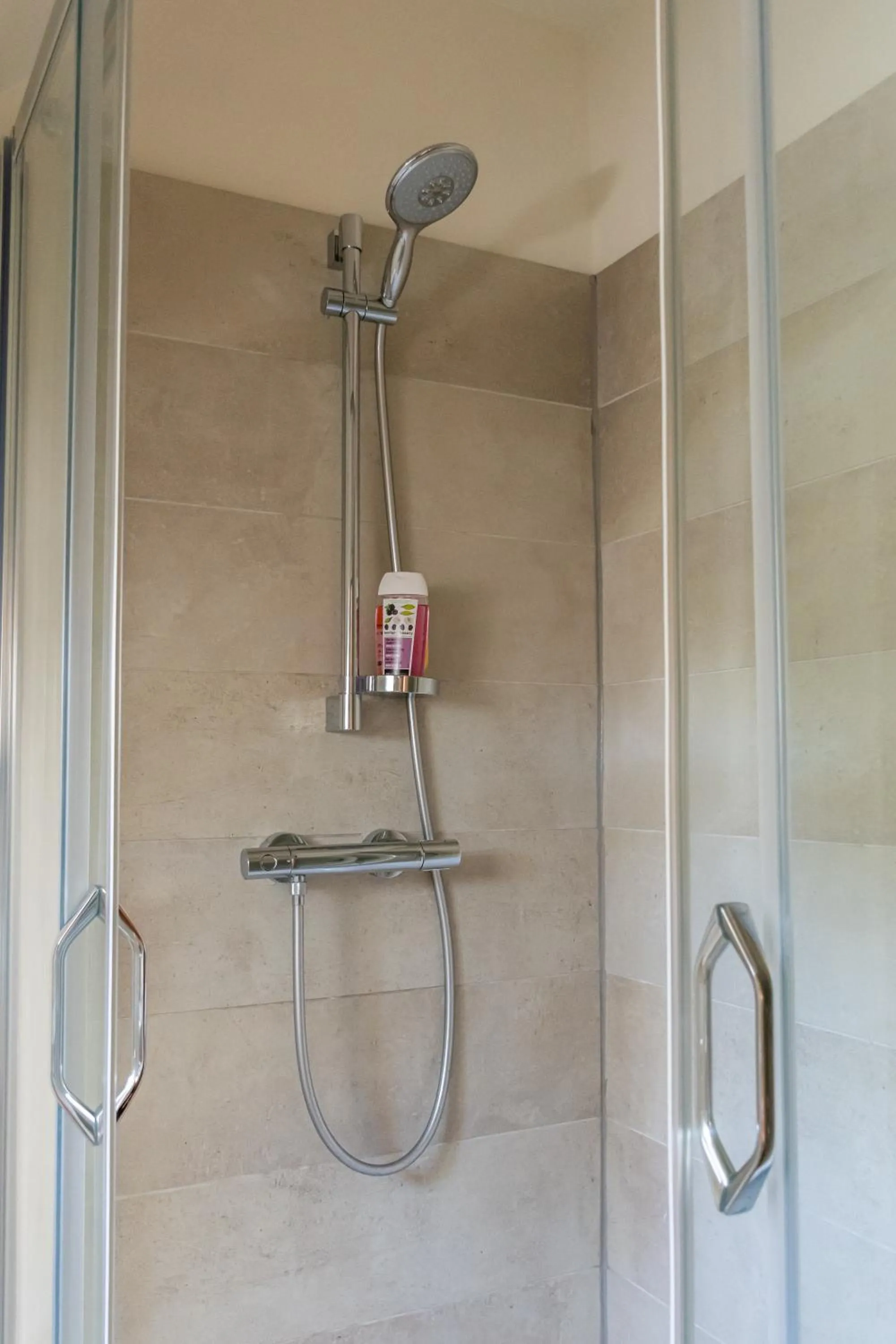 Shower in B&B El Tyu