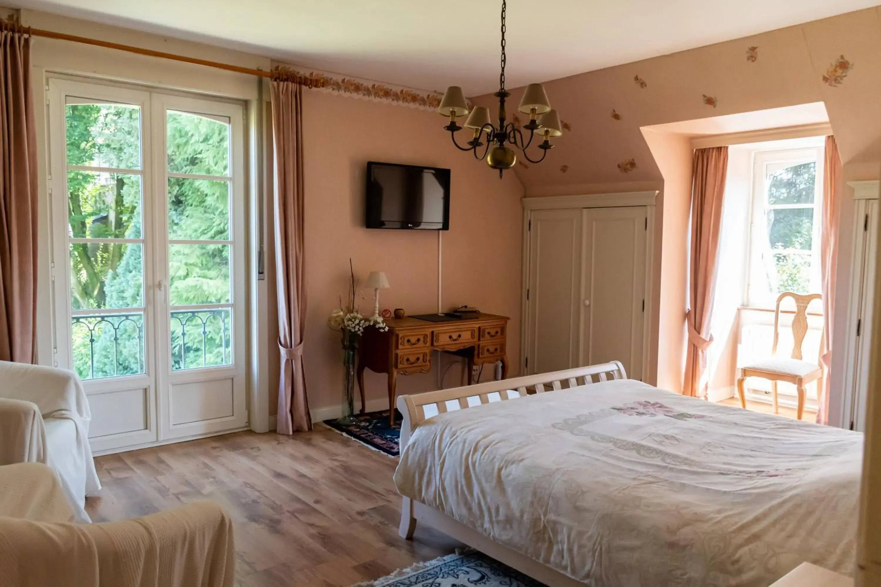 Large Double Room in B&B El Tyu Large Double Room in B&B El Tyu