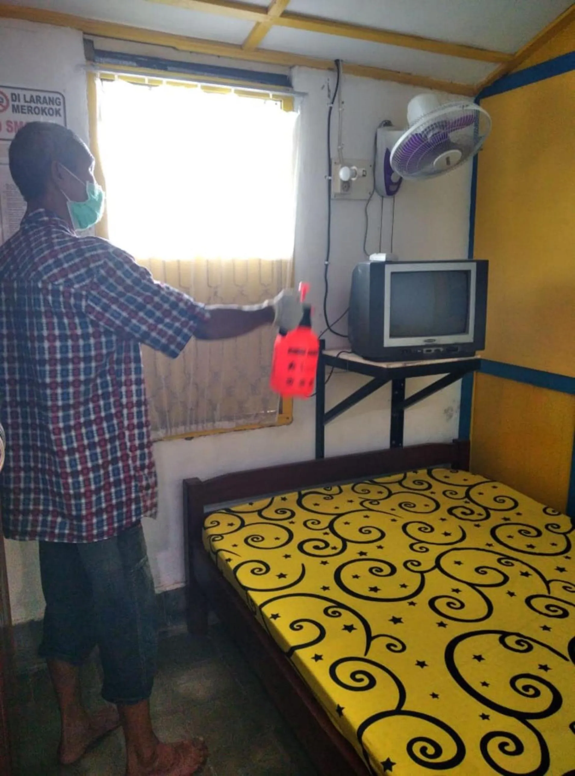 Staff, Bed in Homestay Ndalem Soewondo