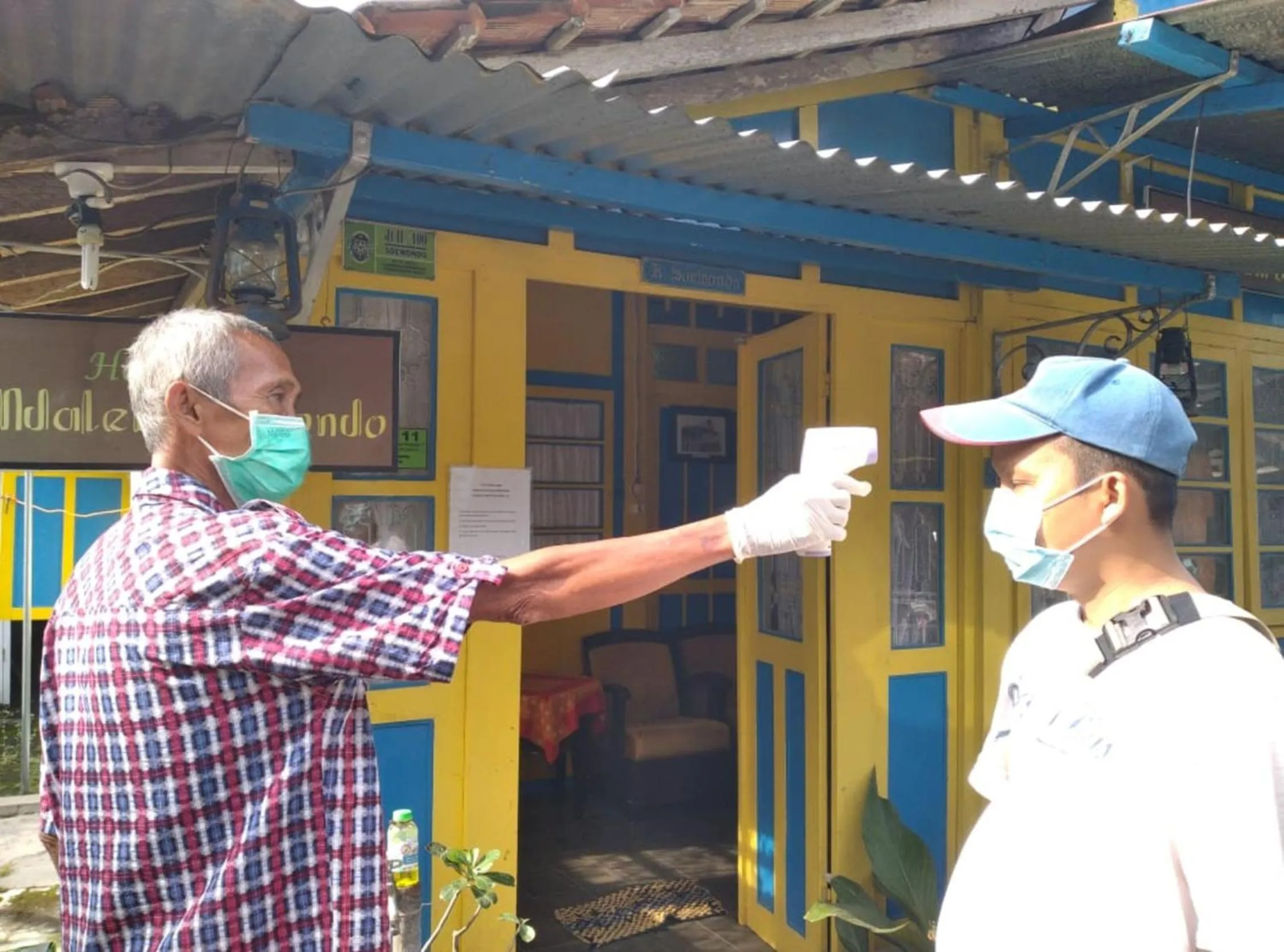 Staff in Homestay Ndalem Soewondo