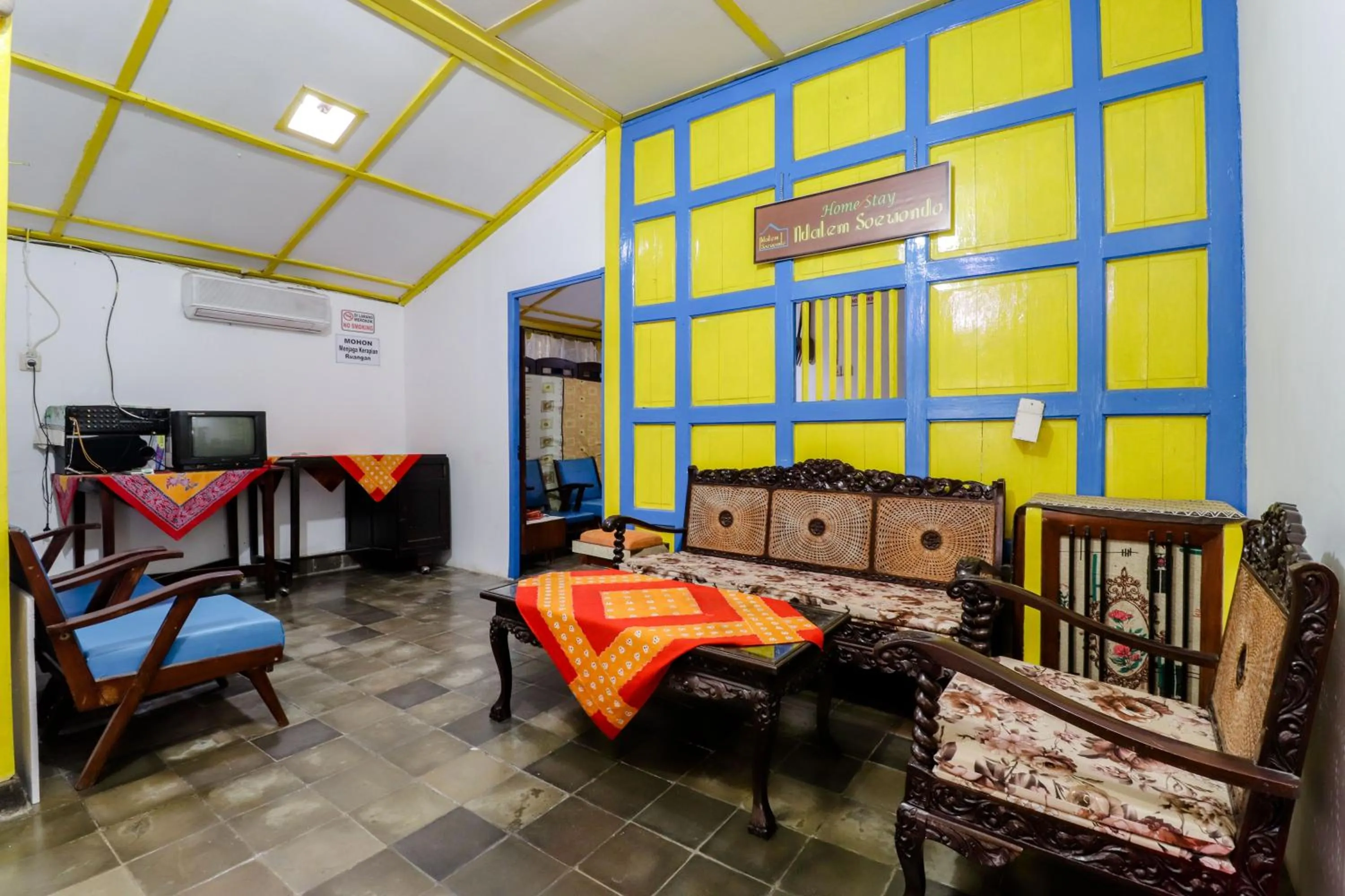 Lobby or reception in Homestay Ndalem Soewondo