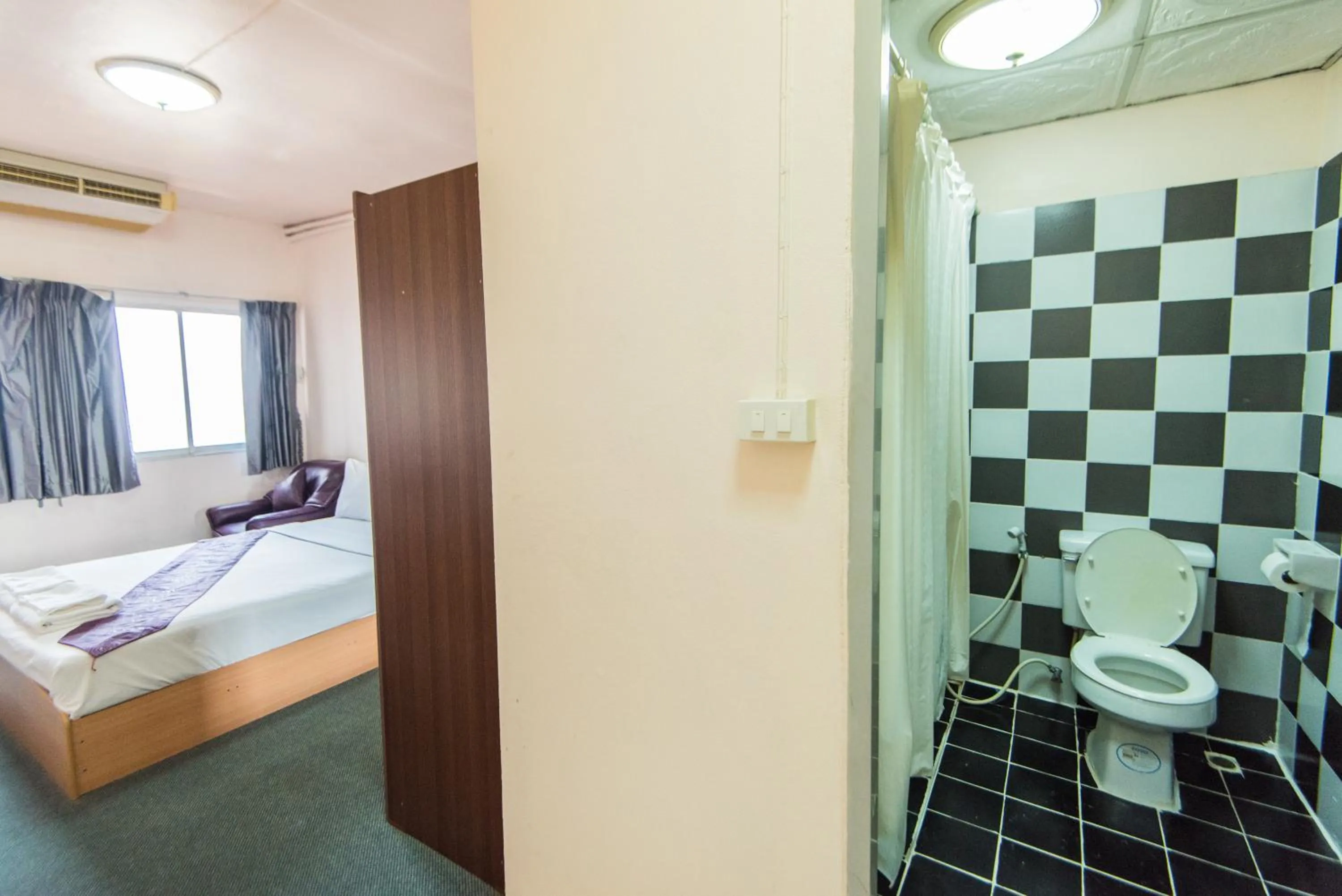 Shower, Bed in King Royal 2