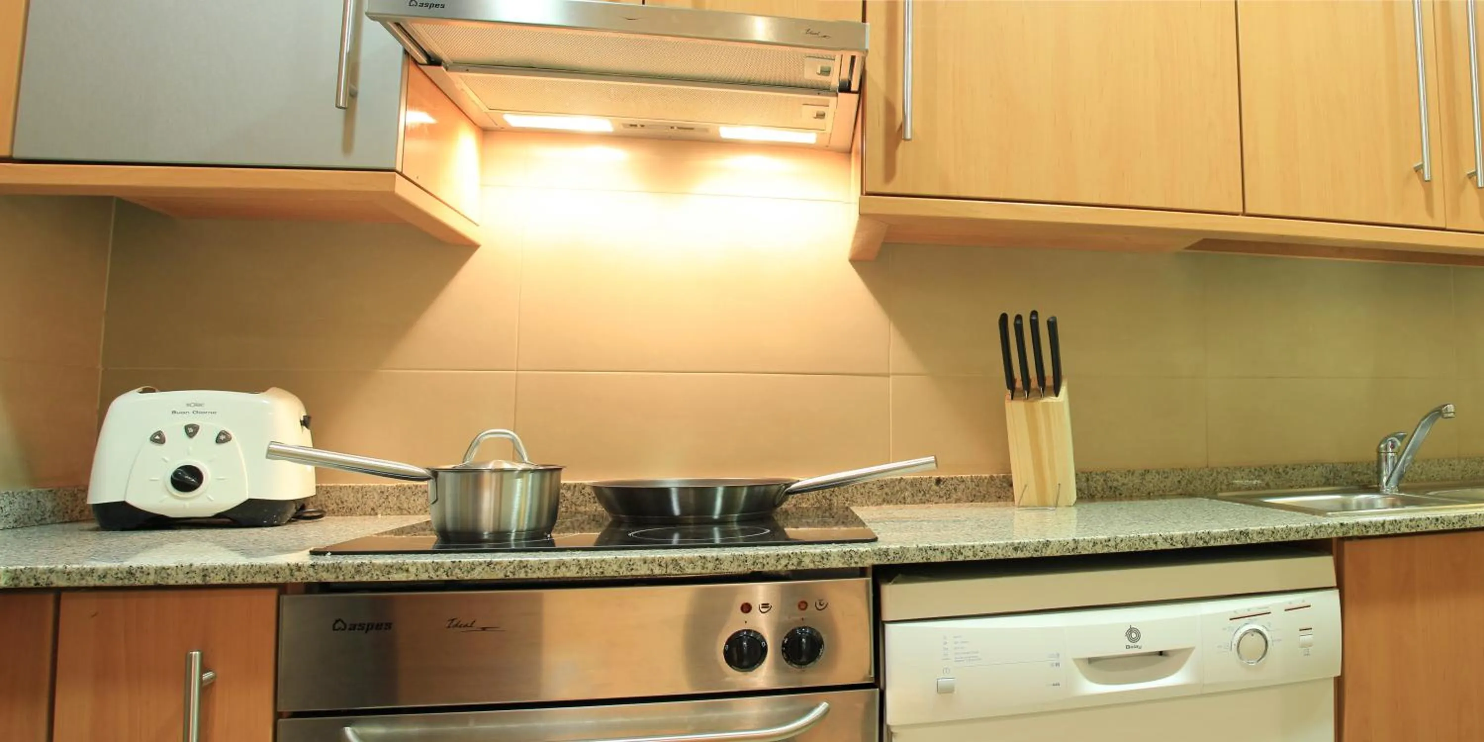 Kitchen or kitchenette in Alguera Apartments Industria