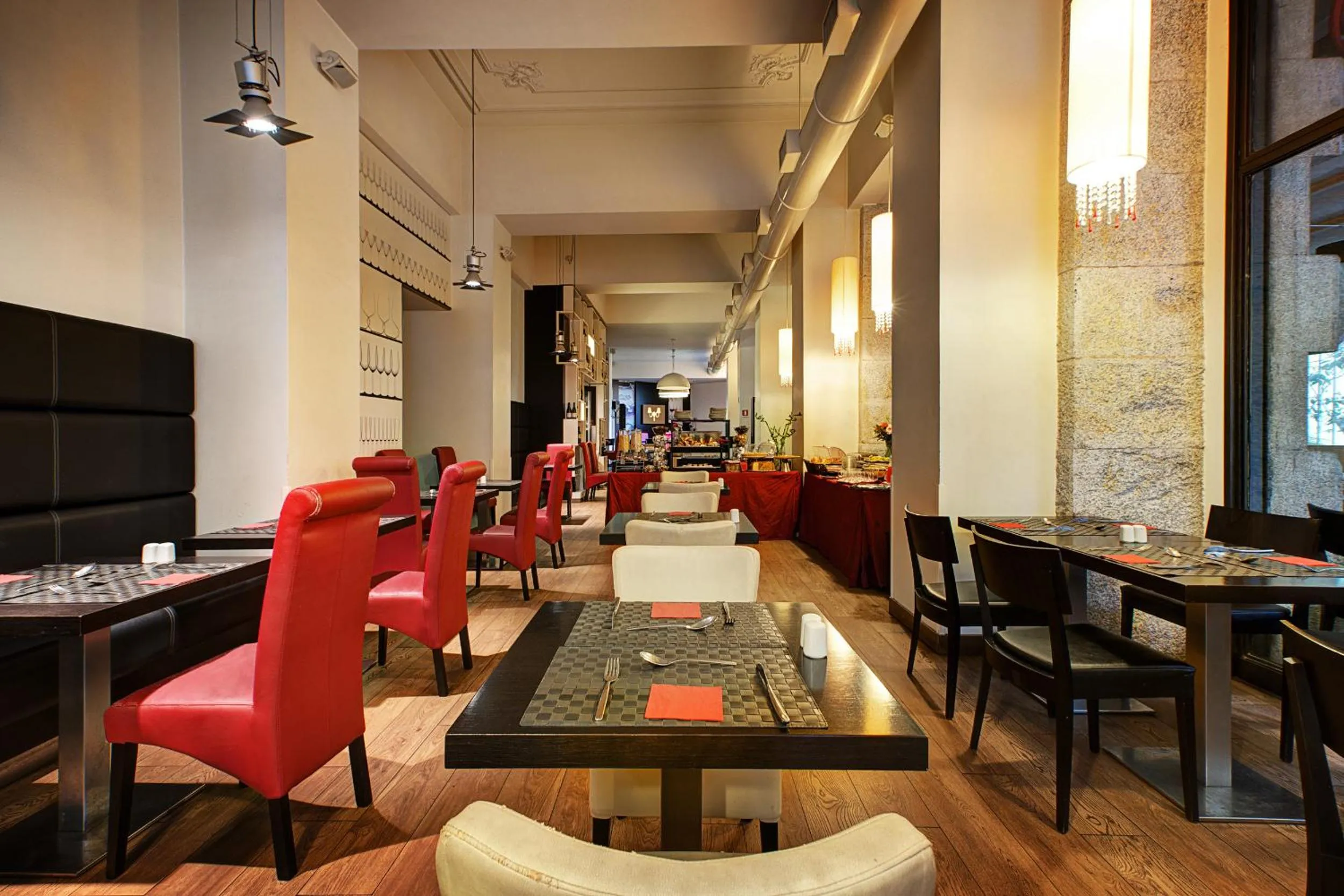 Restaurant/places to eat in Dharma Luxury Hotel