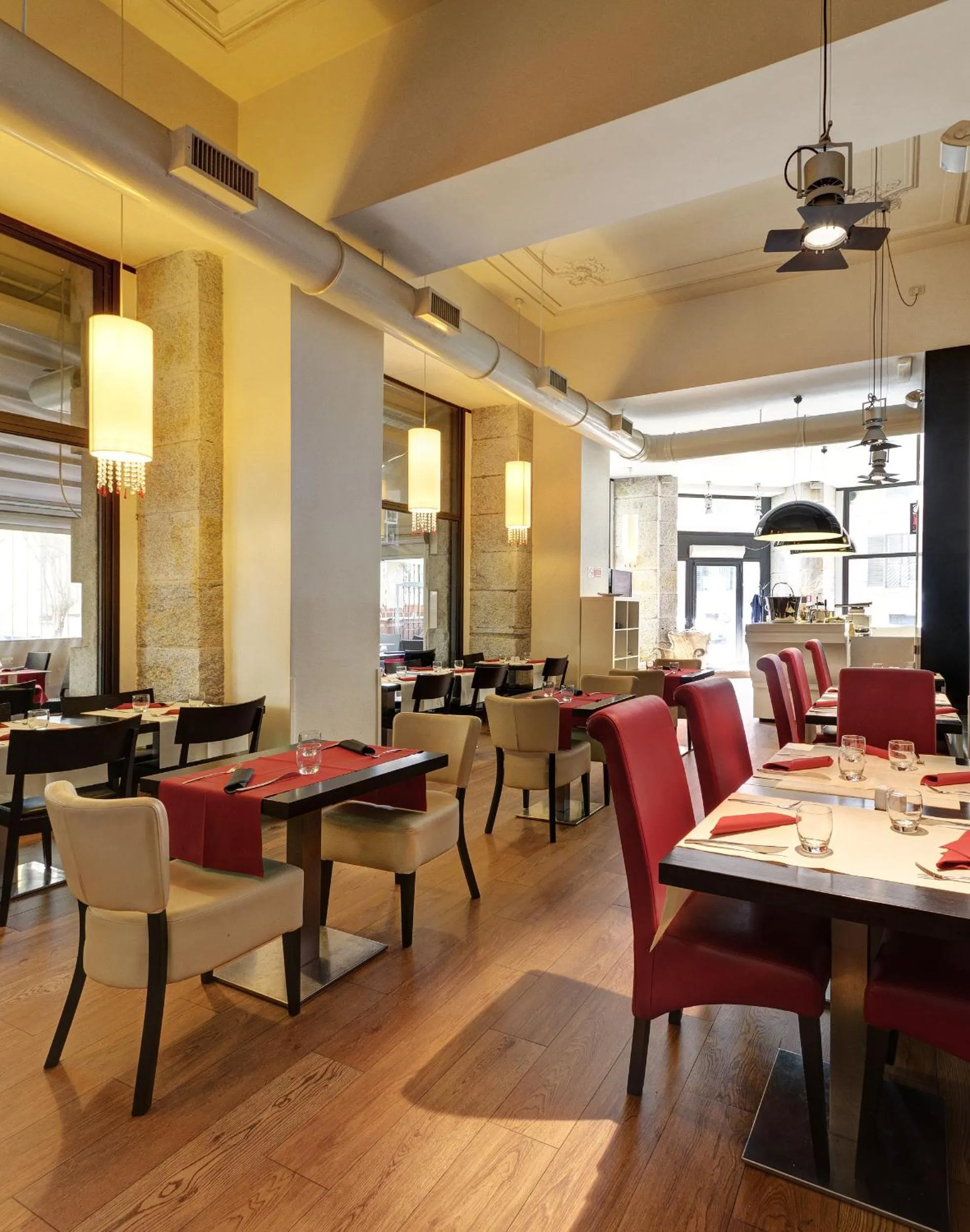 Restaurant/places to eat in Dharma Luxury Hotel