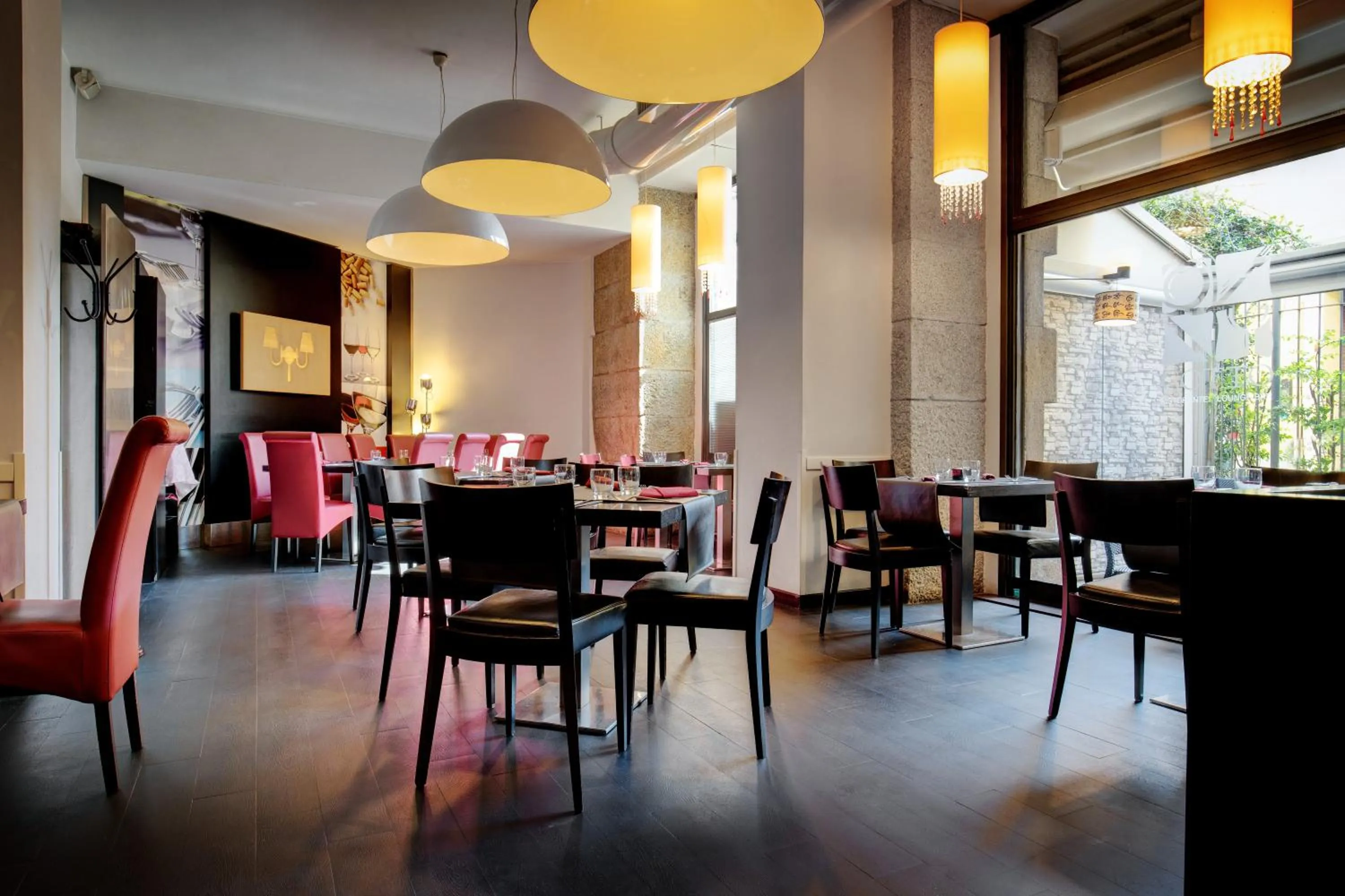 Restaurant/places to eat in Dharma Luxury Hotel