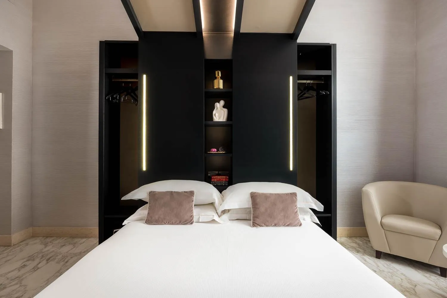 Bedroom, Bed in Dharma Luxury Hotel