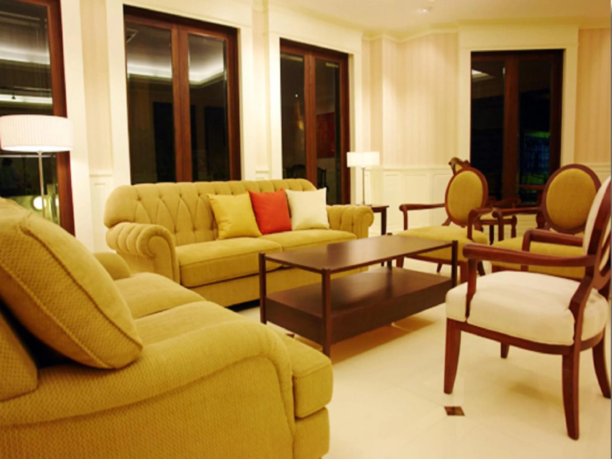 Seating area in Aurum The River Place