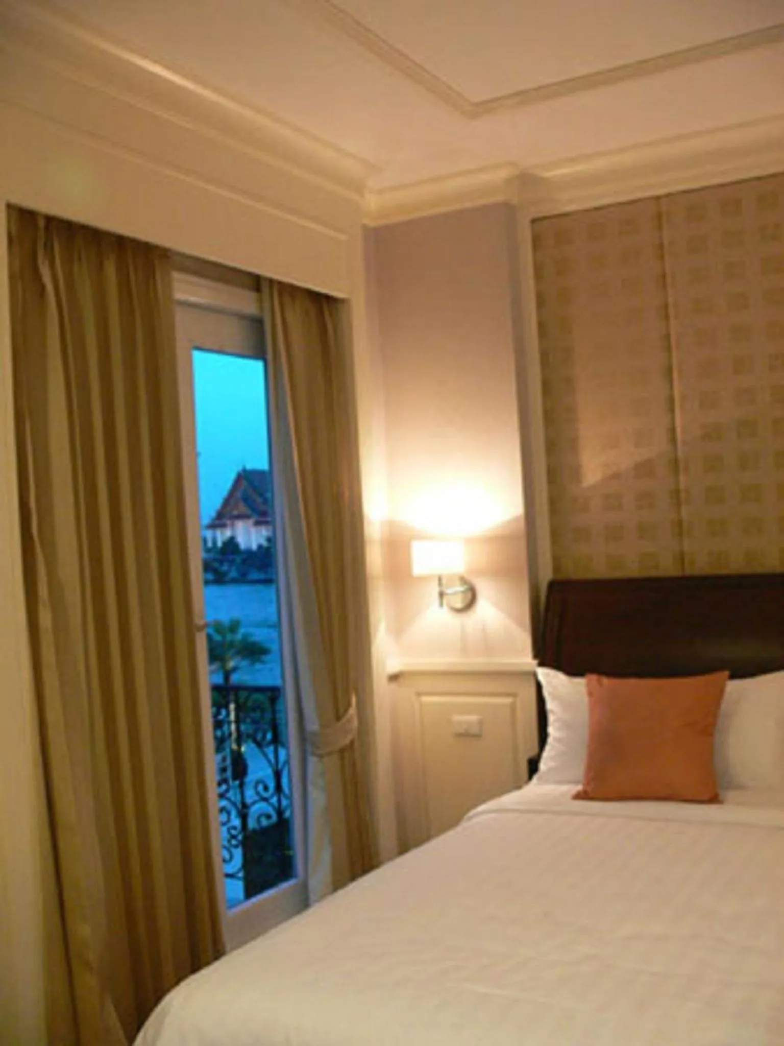 Bed in Aurum The River Place