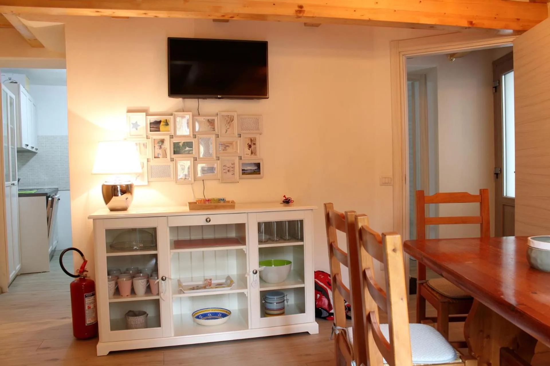 Dining area in LA MAGNOLIA Guests House