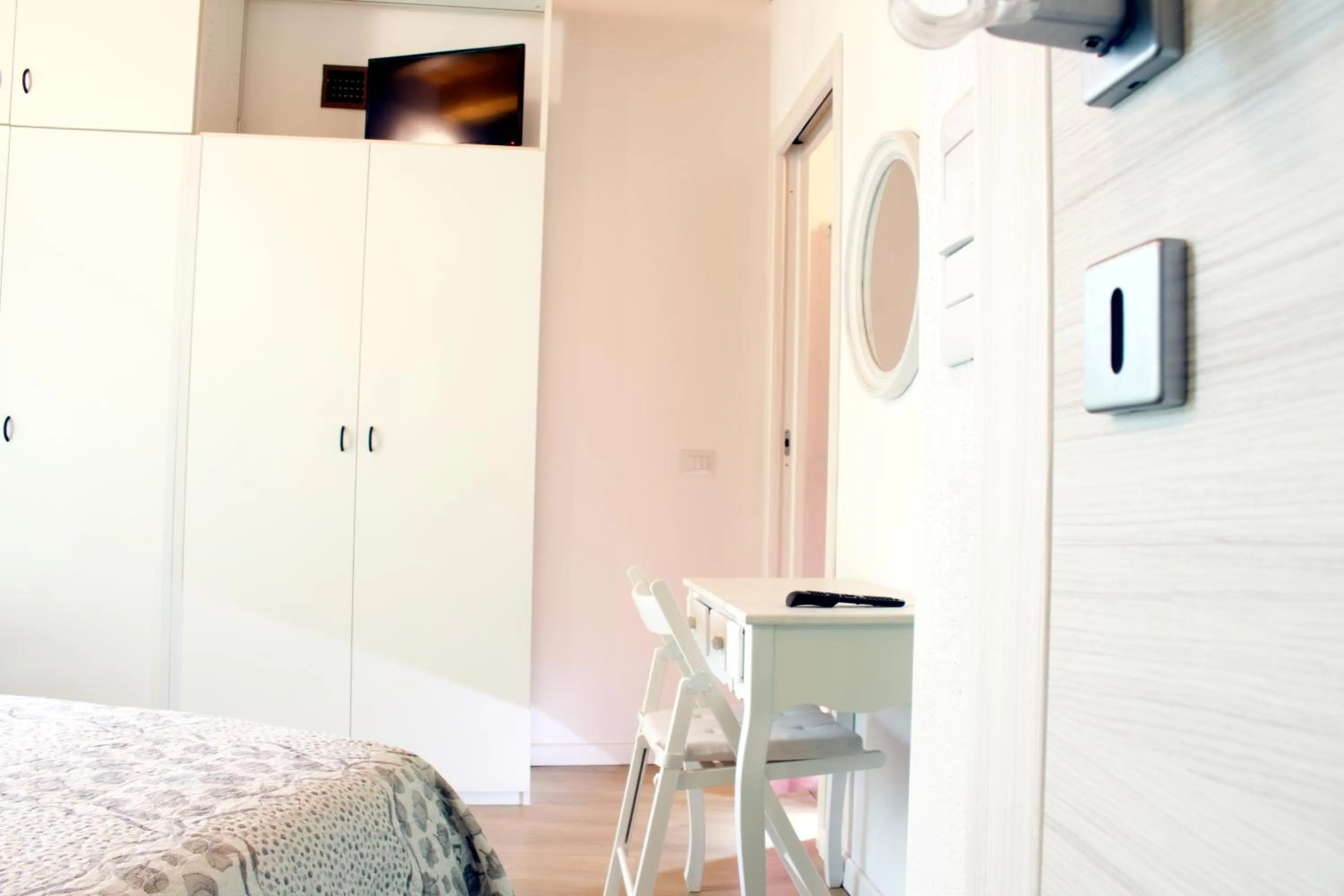 Photo of the whole room, Bed in LA MAGNOLIA Guests House