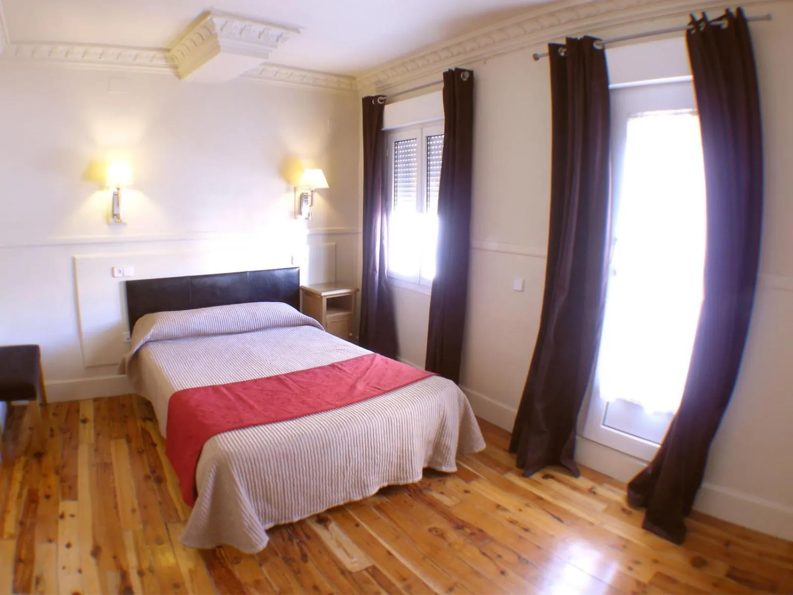 Bathroom, Bed in Hostal Canovas