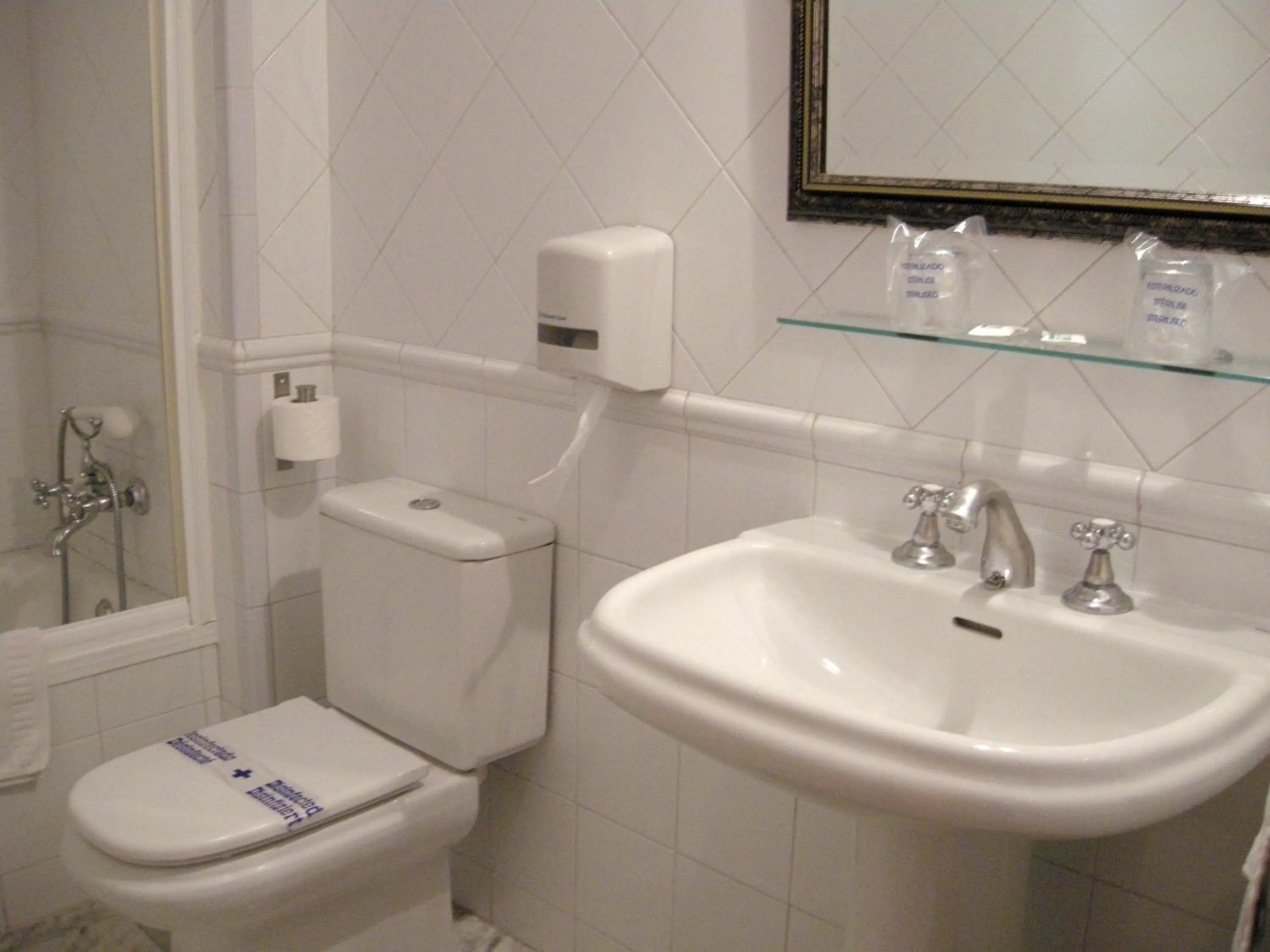 Bathroom in Hostal Canovas