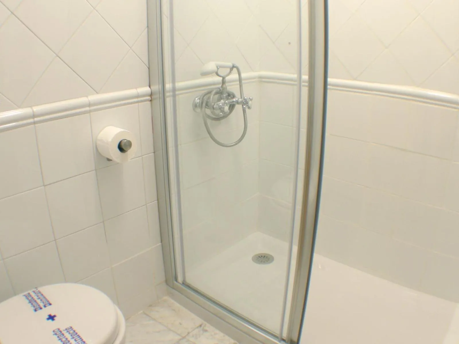 Bathroom in Hostal Canovas