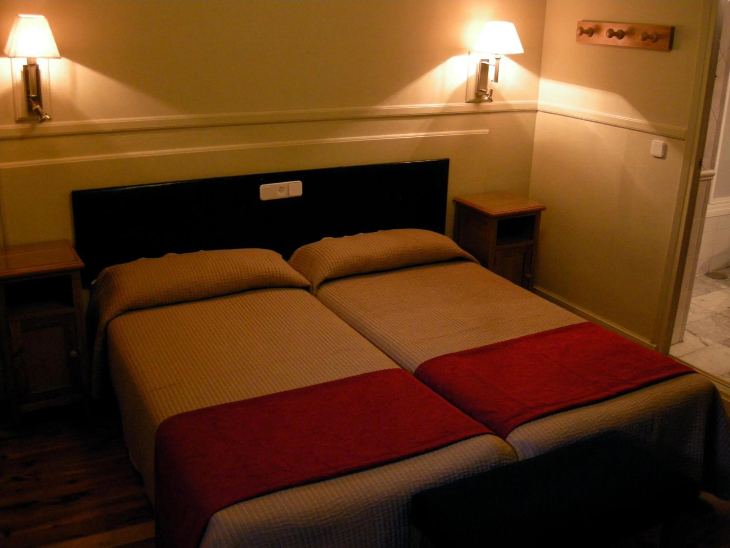 Bathroom, Bed in Hostal Canovas