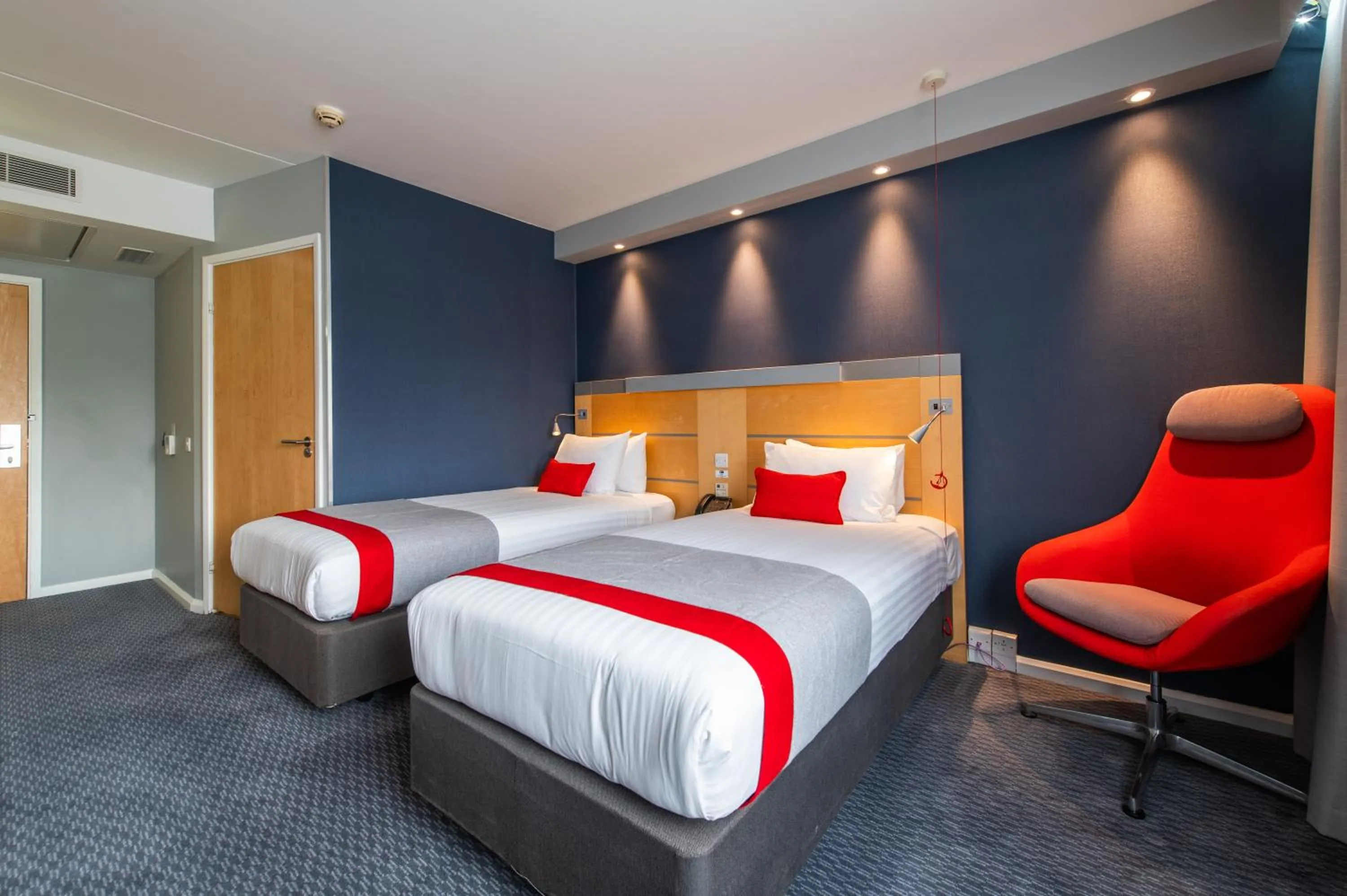 Bed in Holiday Inn Express Ramsgate – Minster by IHG