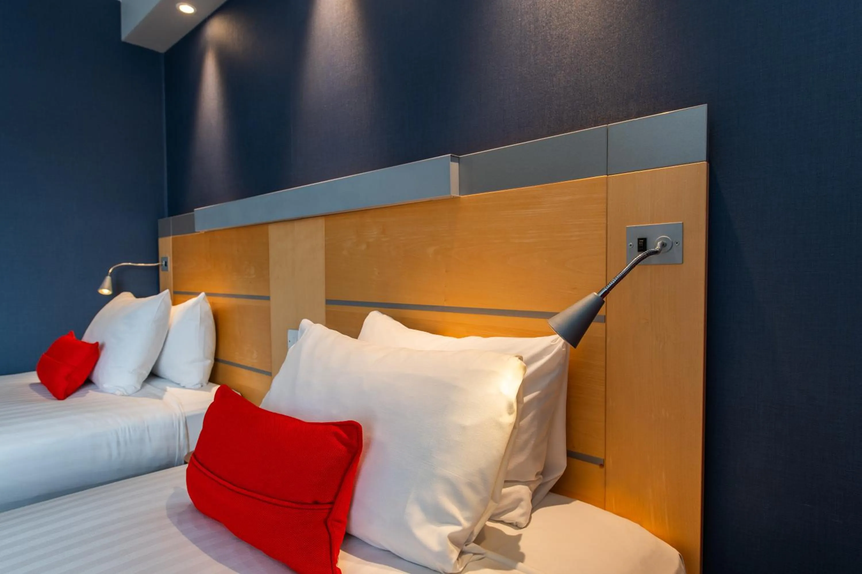 Bed in Holiday Inn Express Ramsgate – Minster by IHG