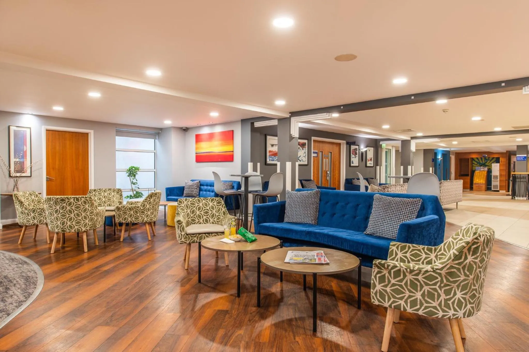 Lounge or bar in Holiday Inn Express Ramsgate – Minster by IHG