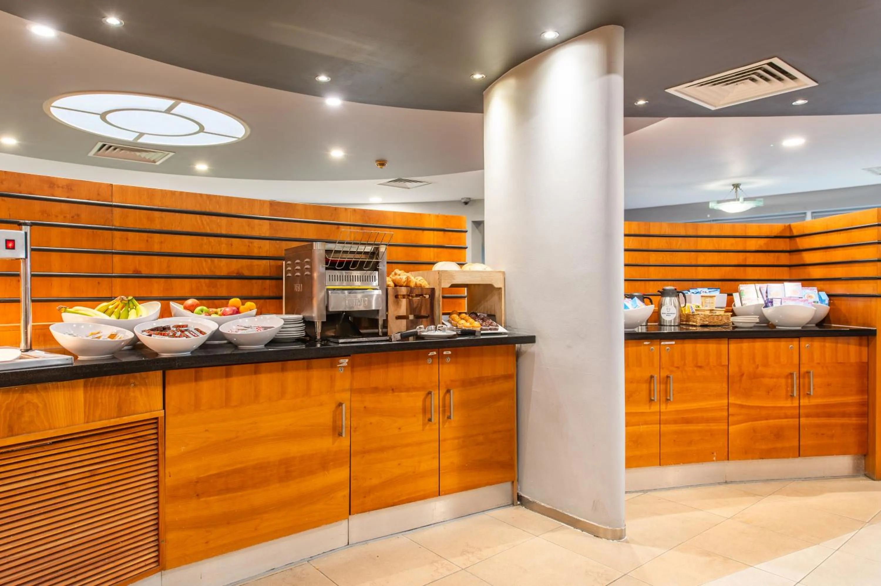 Food and drinks in Holiday Inn Express Ramsgate – Minster by IHG