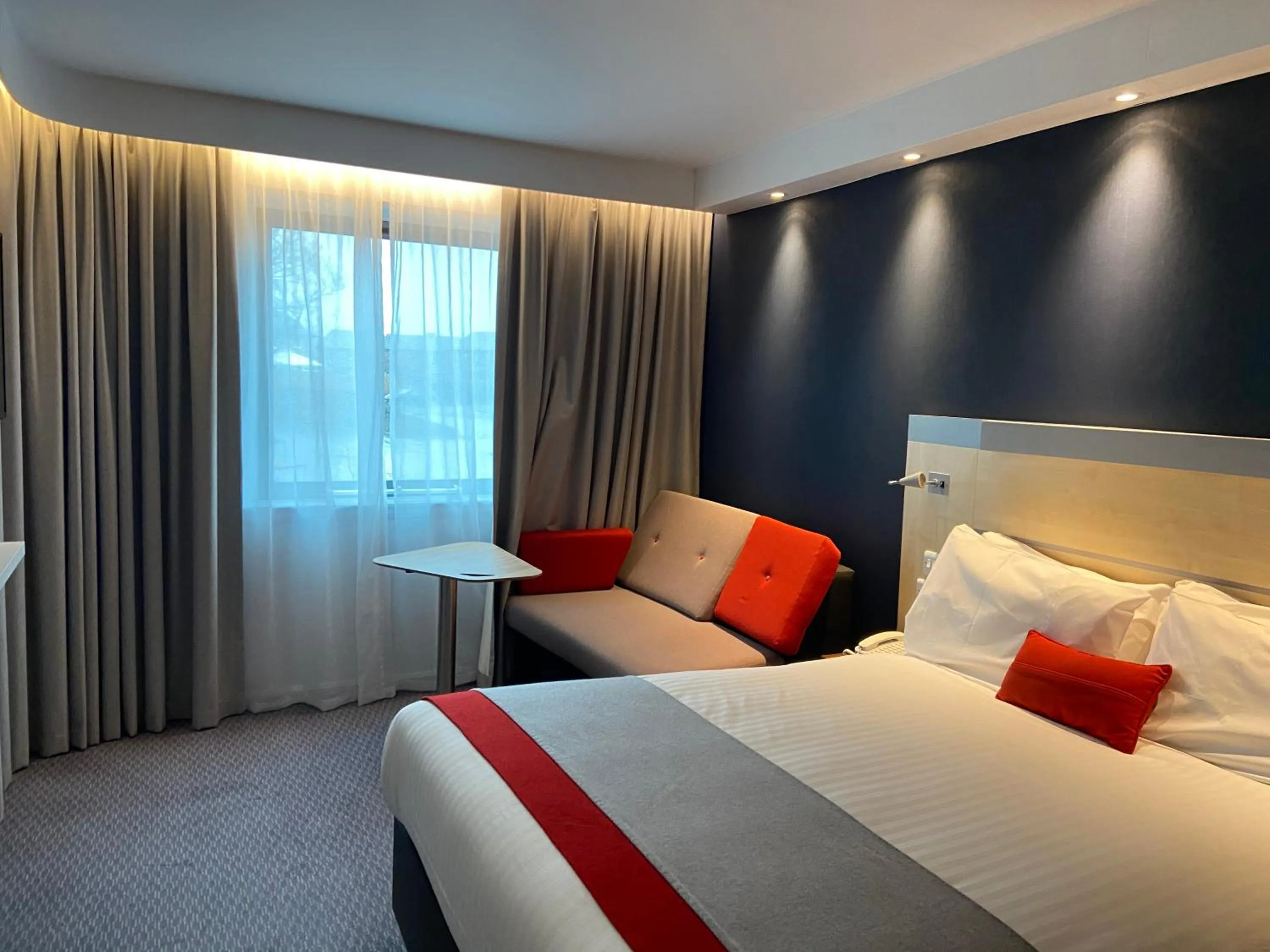 Bed in Holiday Inn Express Ramsgate – Minster by IHG