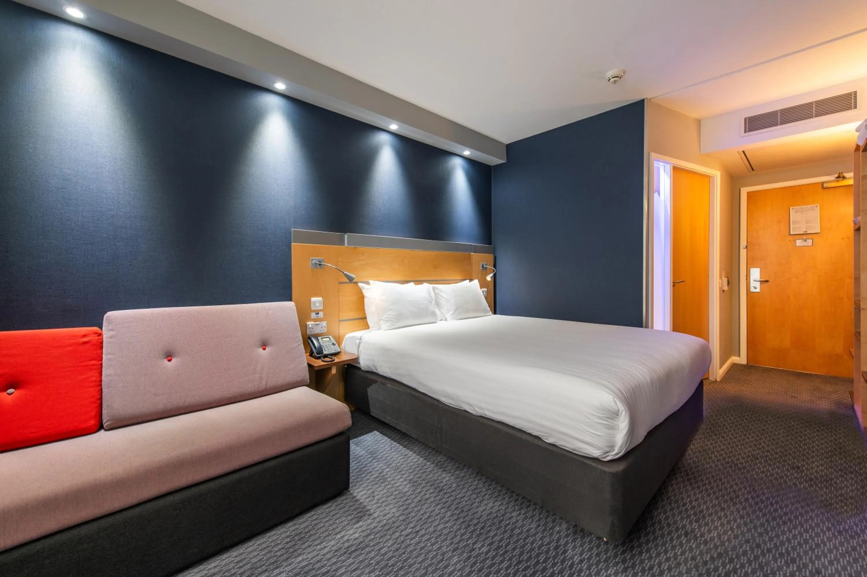 Bedroom, Bed in Holiday Inn Express Ramsgate – Minster by IHG