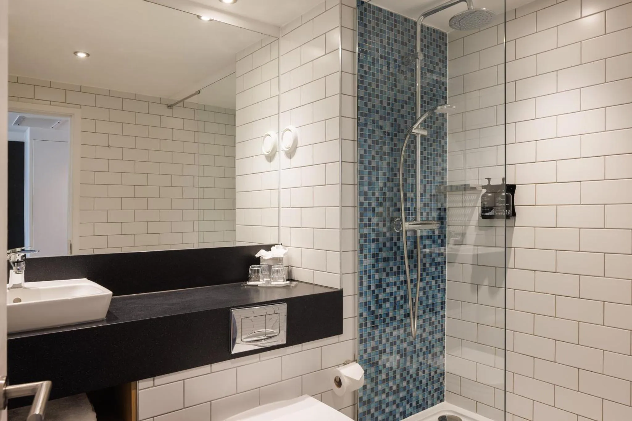 Bathroom in Holiday Inn Mansfield Alfreton M1 Jct 28 by IHG