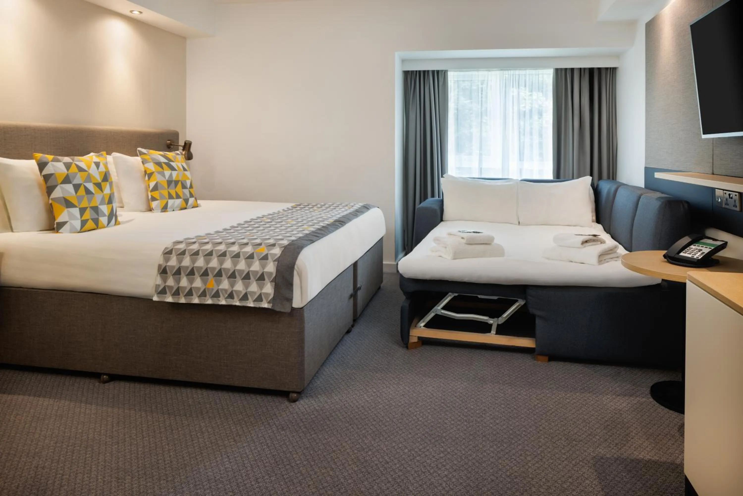 Family, Bed in Holiday Inn Mansfield Alfreton M1 Jct 28 by IHG
