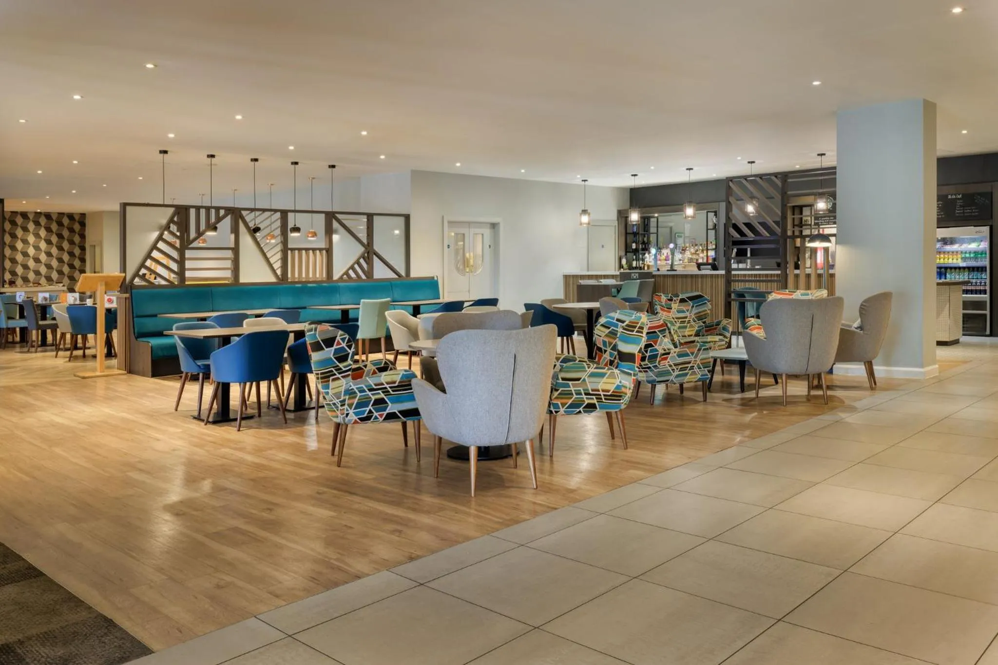 Lounge or bar in Holiday Inn Mansfield Alfreton M1 Jct 28 by IHG
